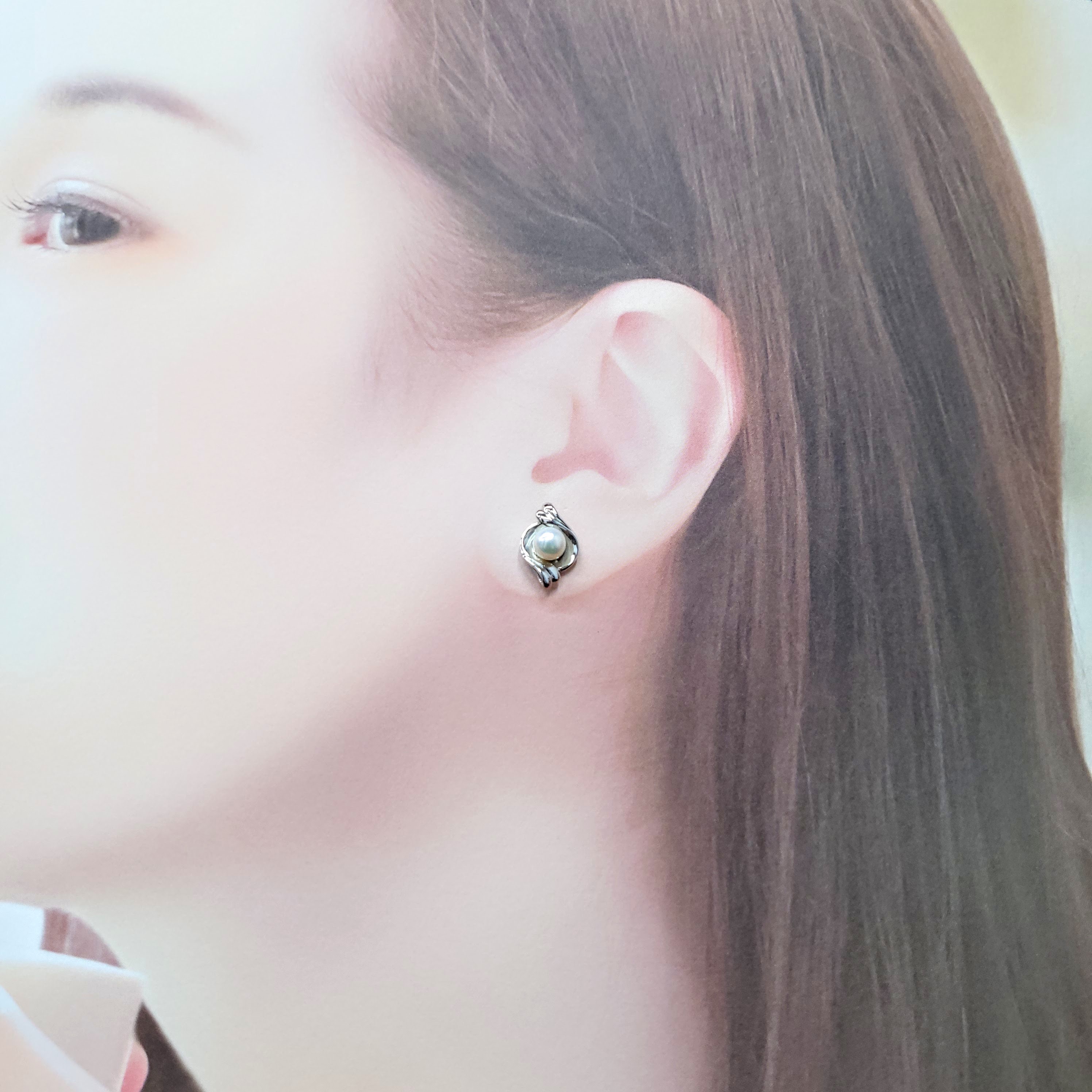 14K White Gold Pearl Earrings