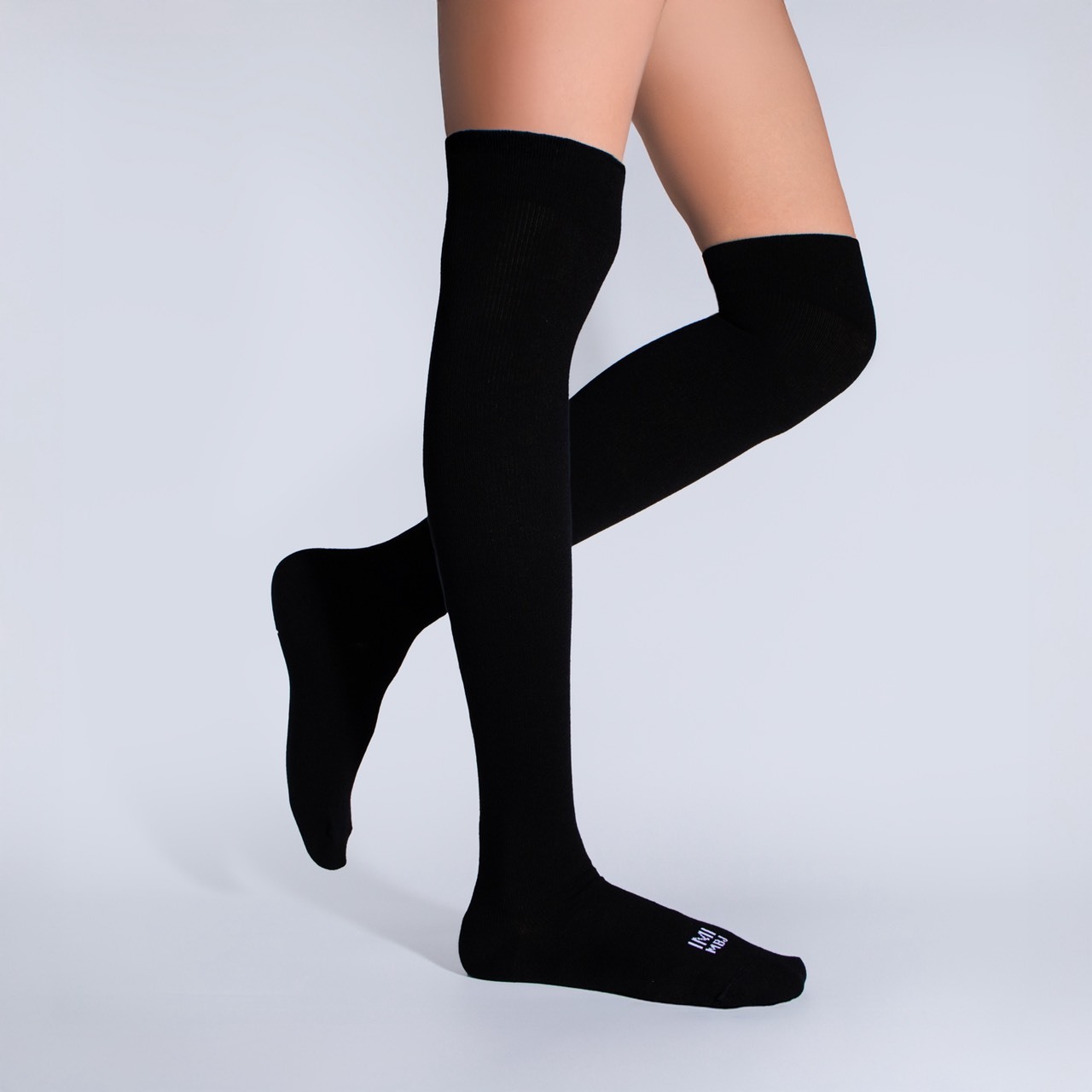 只有黑｜沒有設計師款．壓力膝上襪