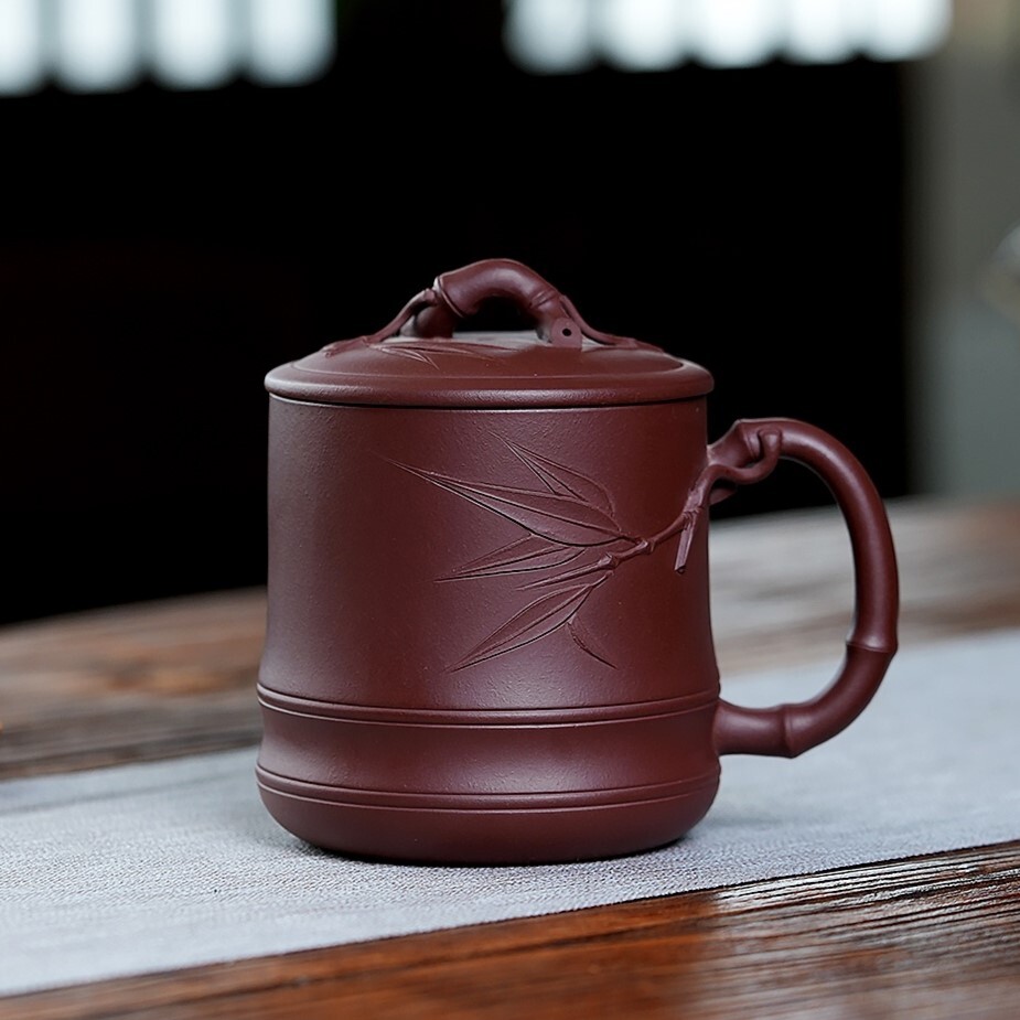 【竹節杯】-- 造型典雅端莊。執此雅器，可品茗，可清賞。