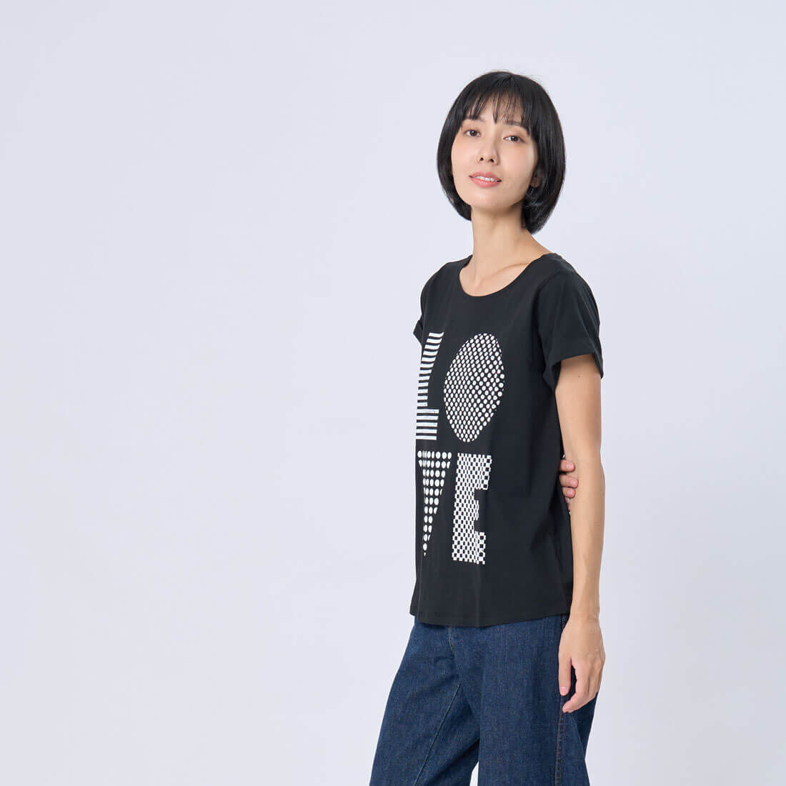 LOVE寬版反褶袖口方袖女棉T/黑
