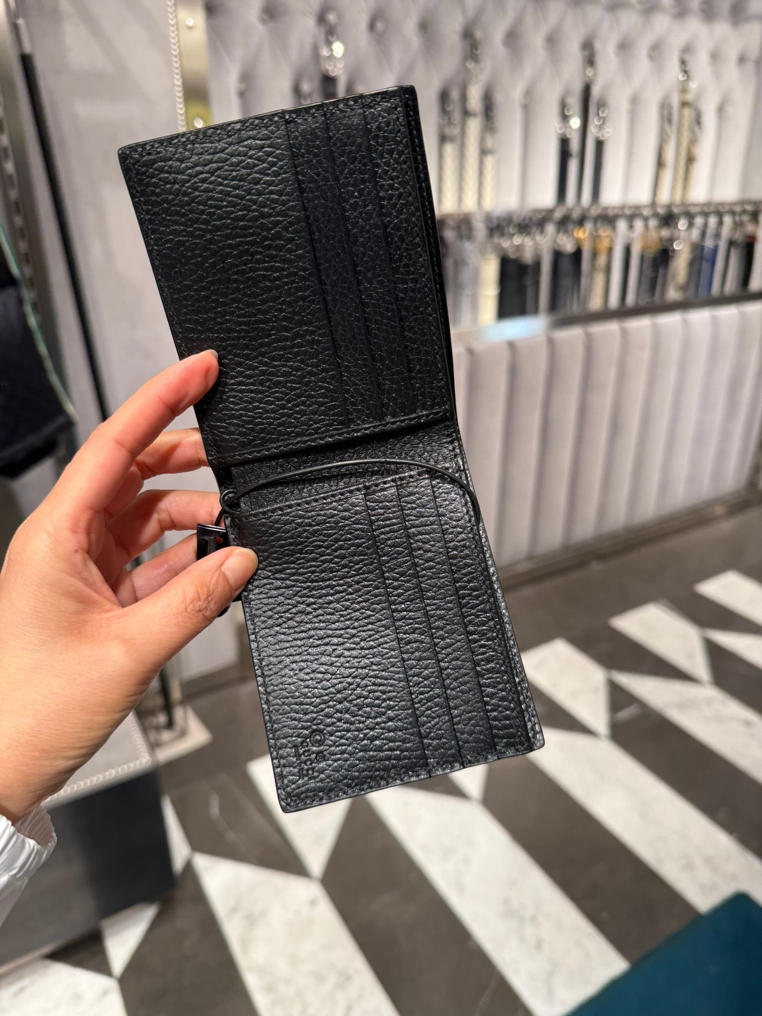 Gucci GG Dollar calf bi-fold Men wallet Black