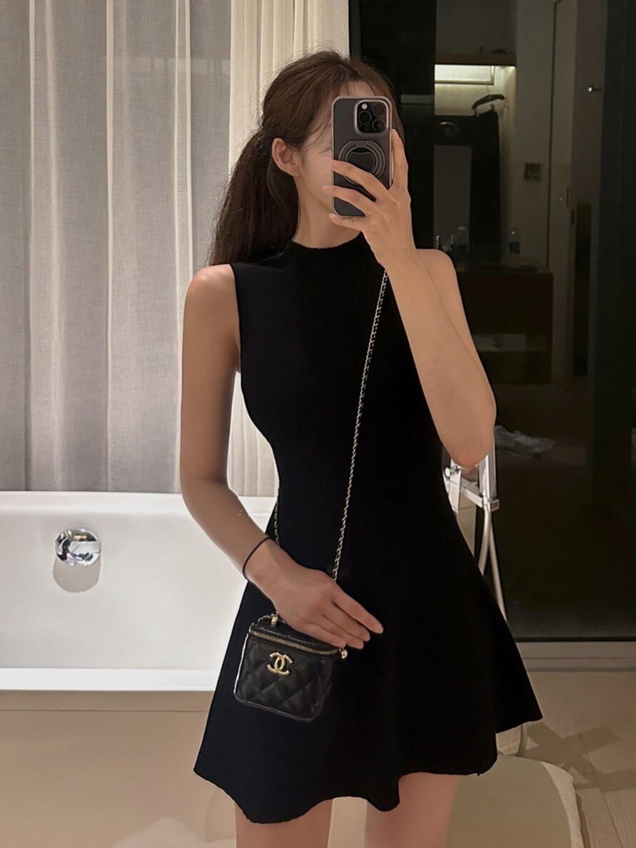 洋裝丨極簡剪裁修身背心洋裝