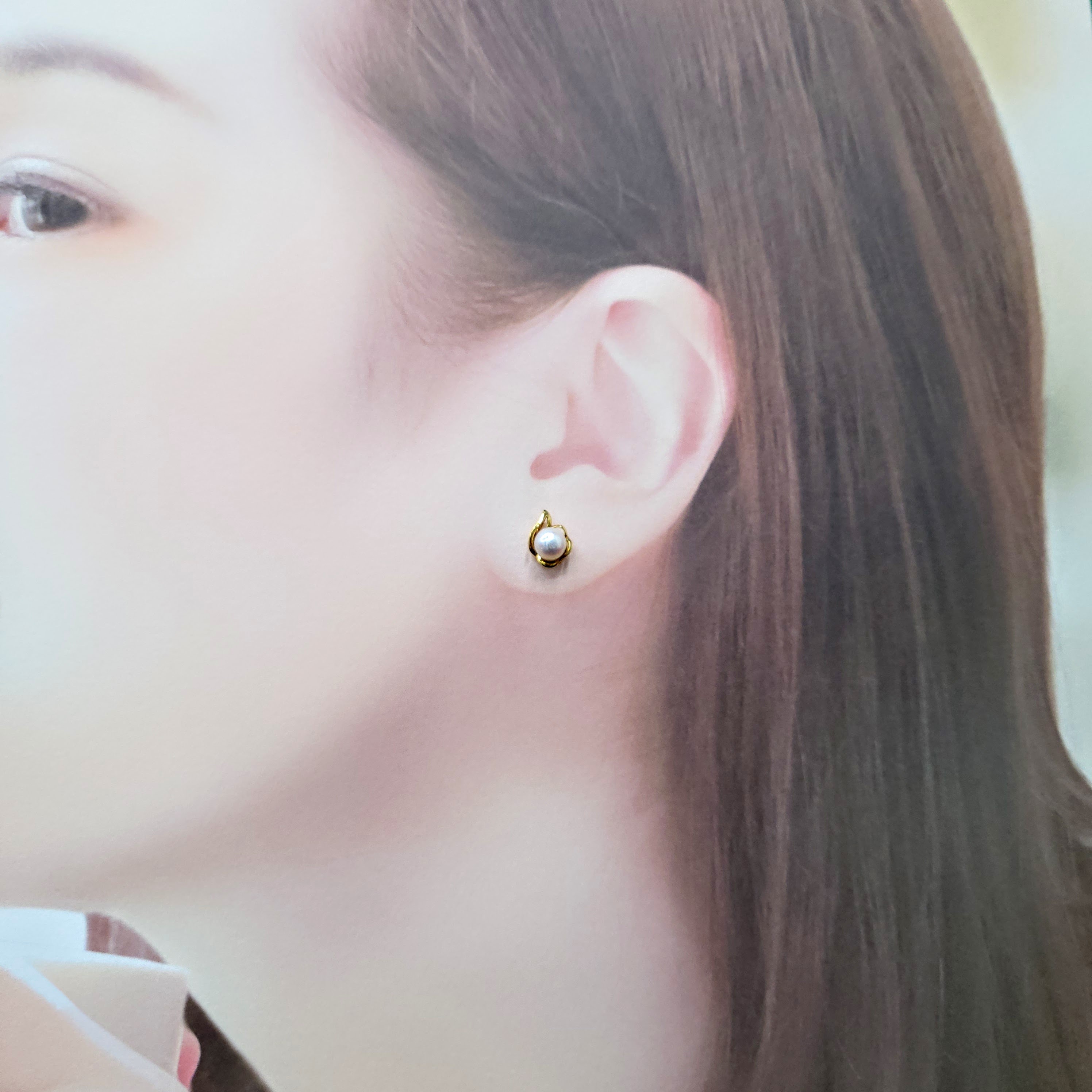 18K Yellow Gold Pearl Earrings