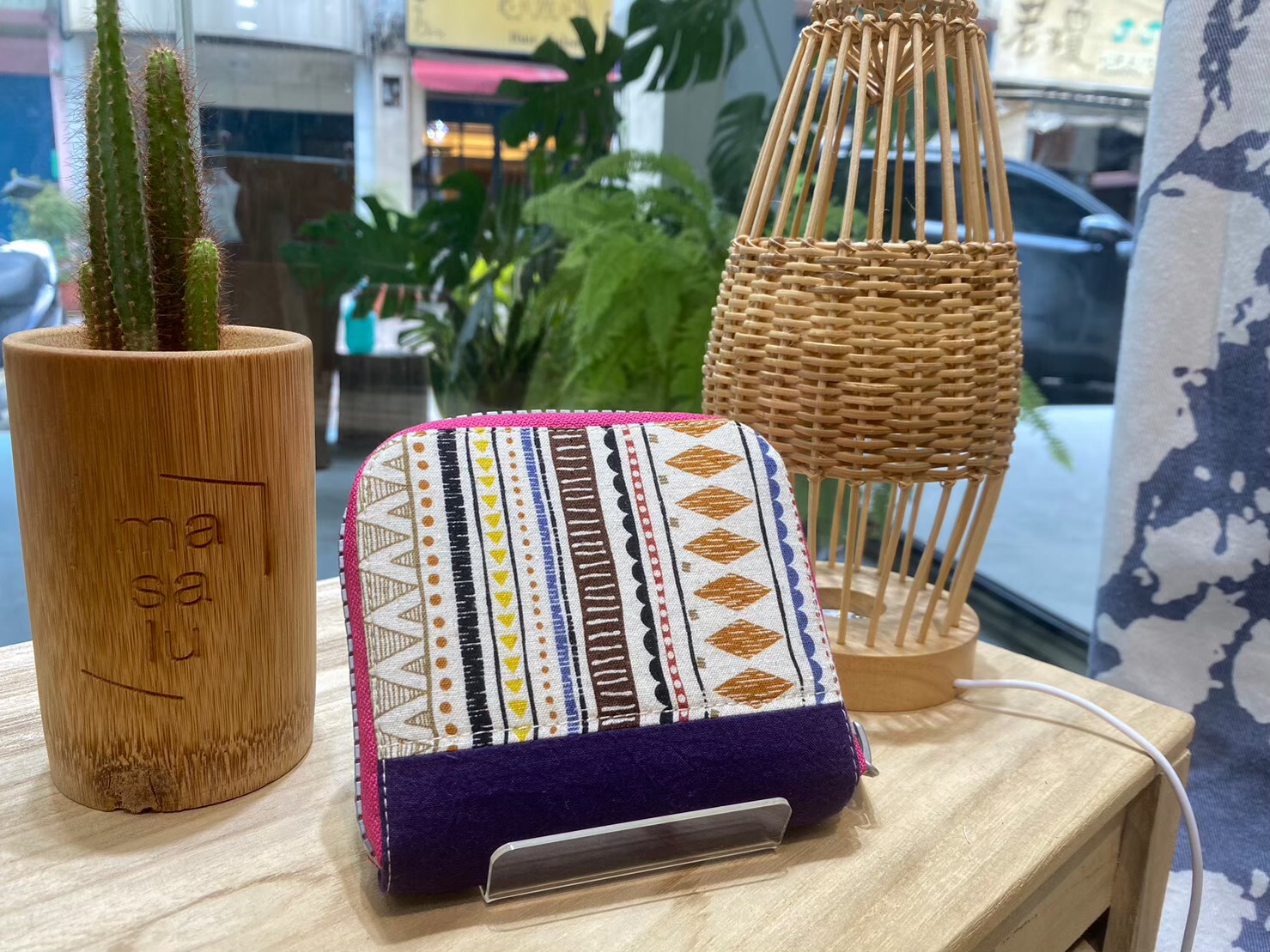 原藝文選品「晴裁作」/ 手作花布短夾 - 紫色底