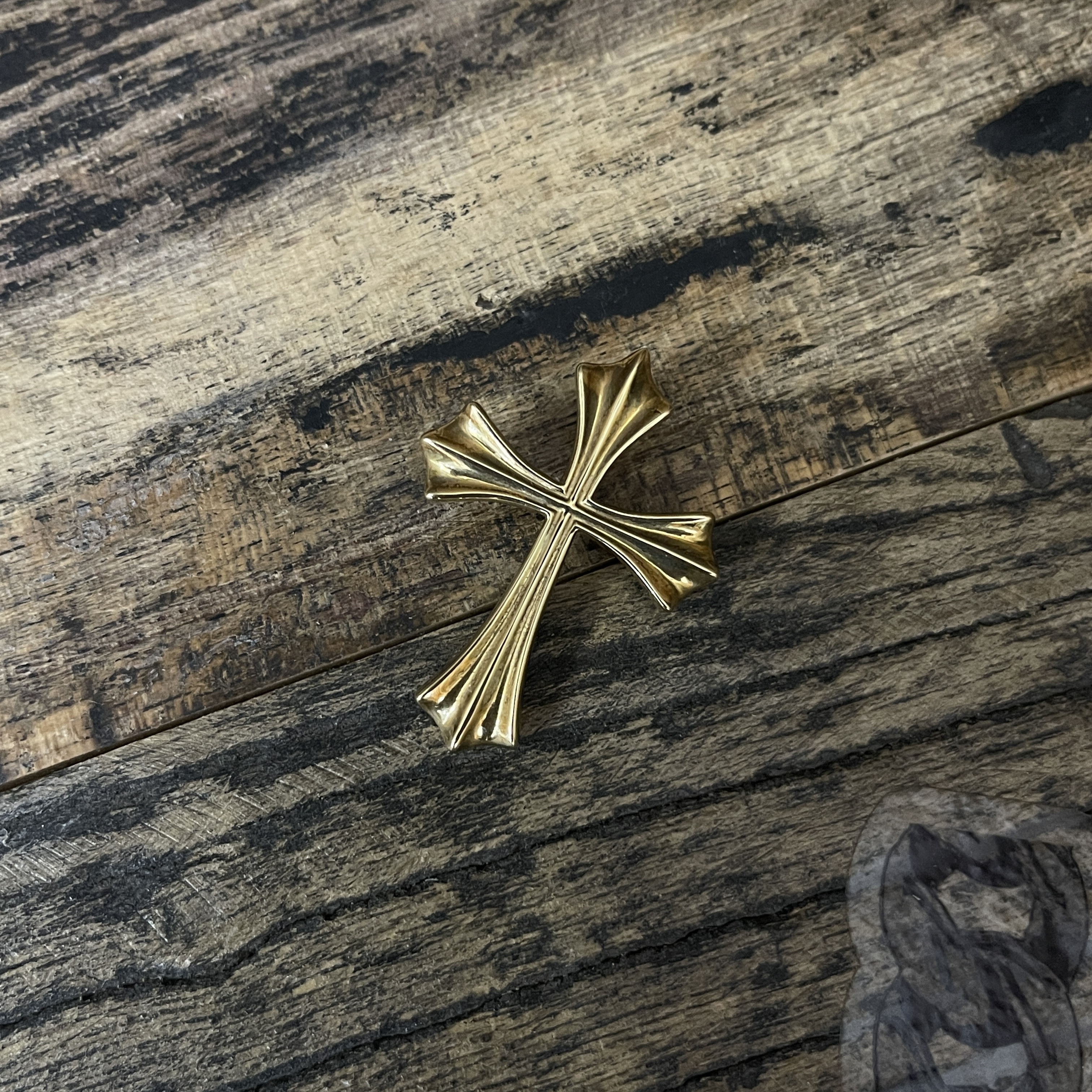 ROCK BOTTOM CROSS K18