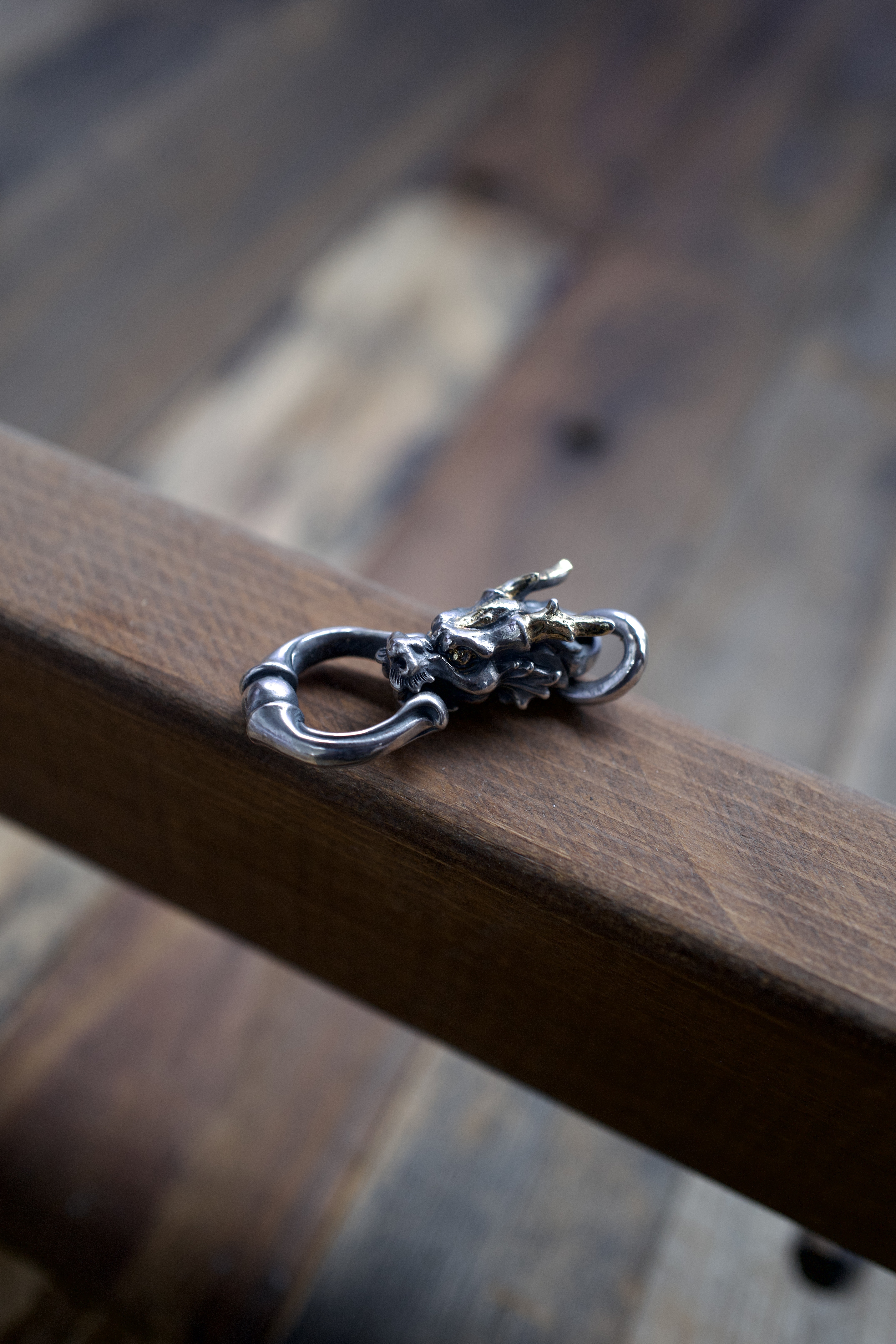 Dragon head with centre ball ring/ K18 overlay for whole horn x2, eye x2,