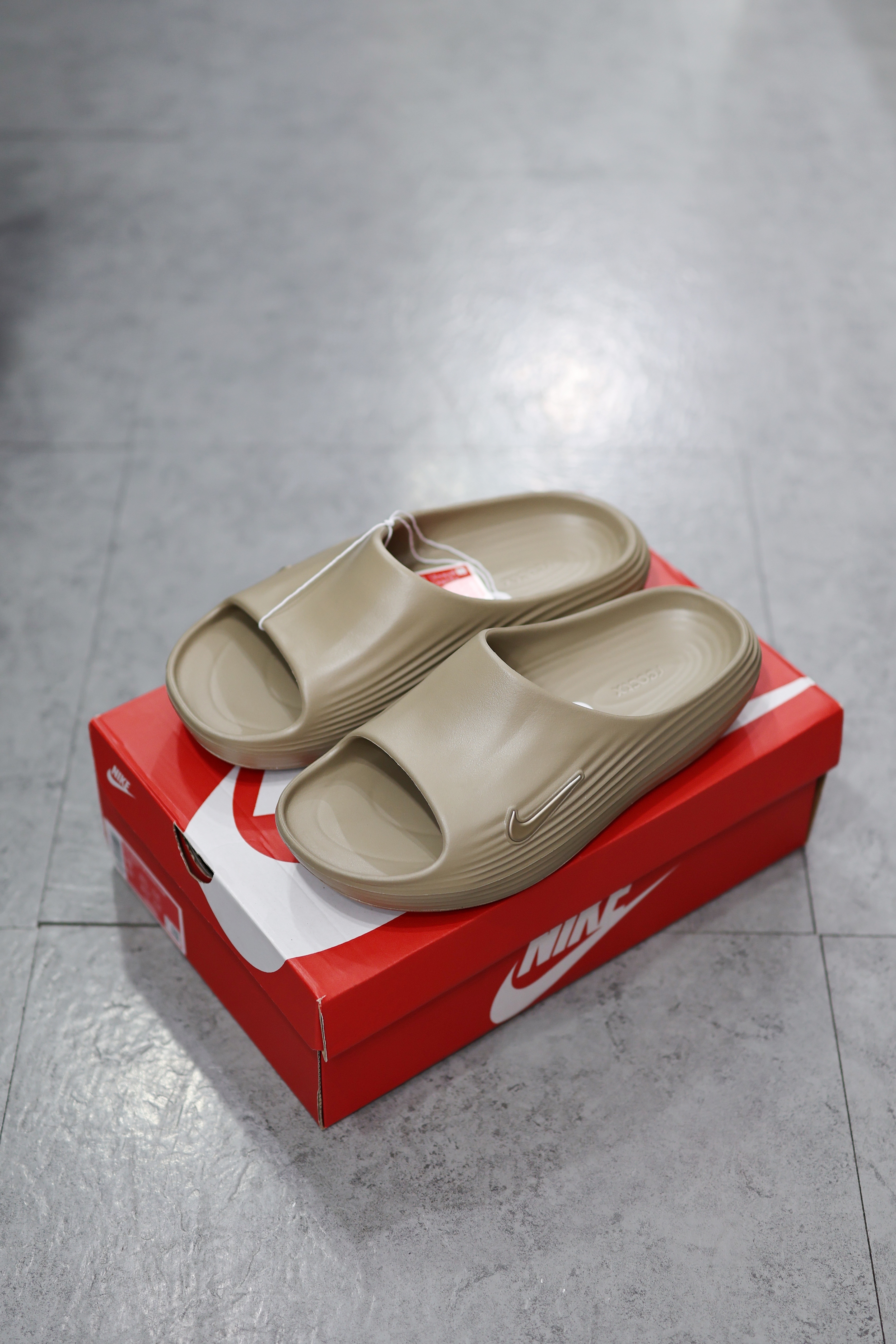 Nike React x Reiuven& Slide Summit 拖鞋三色hv4479