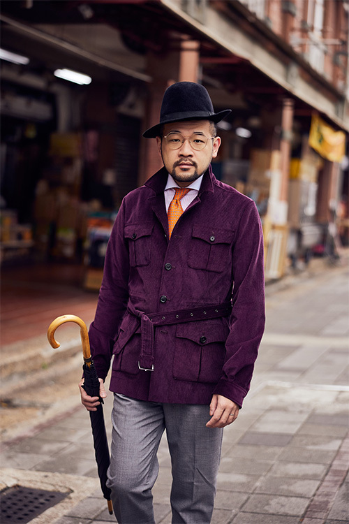 律師尤謙穿上林果良品的皮鞋參加大稻埕2025 Suit Walk活動