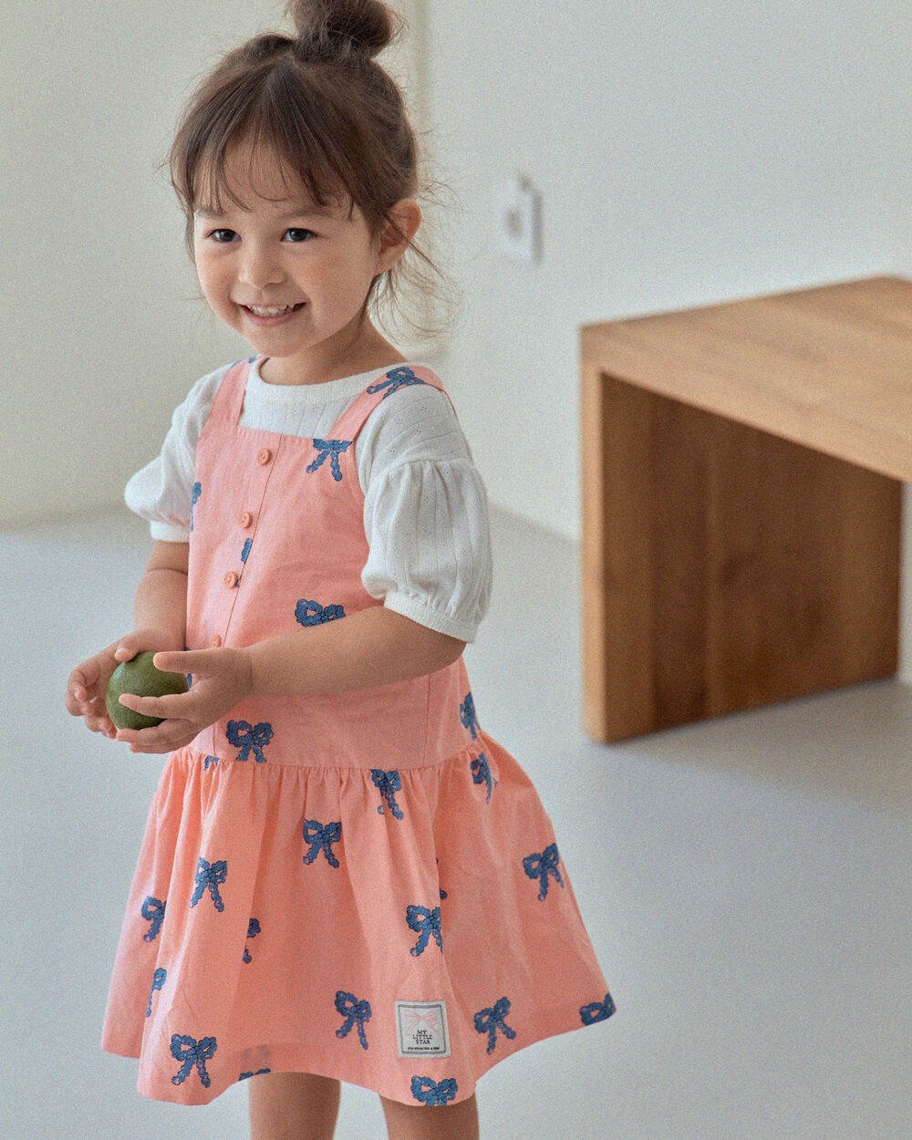 [7月第三週出貨]-蝴蝶結鈕扣洋裝｜柔粉色