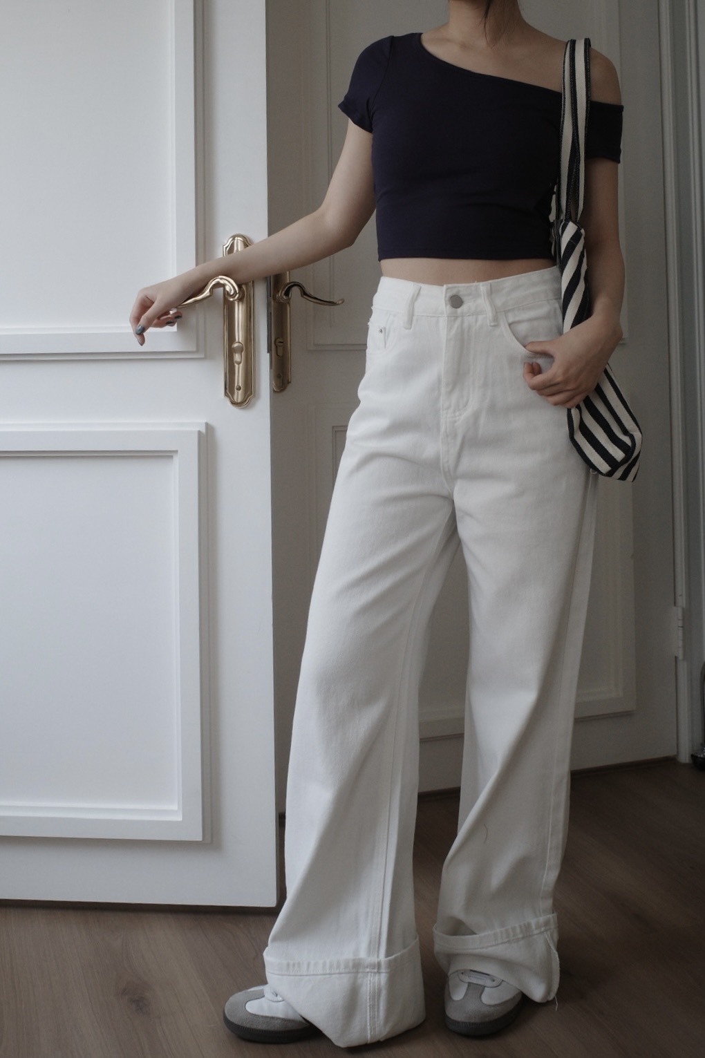 <女裝現貨💗> J18 下反折牛仔高腰直筒寬褲 兩色