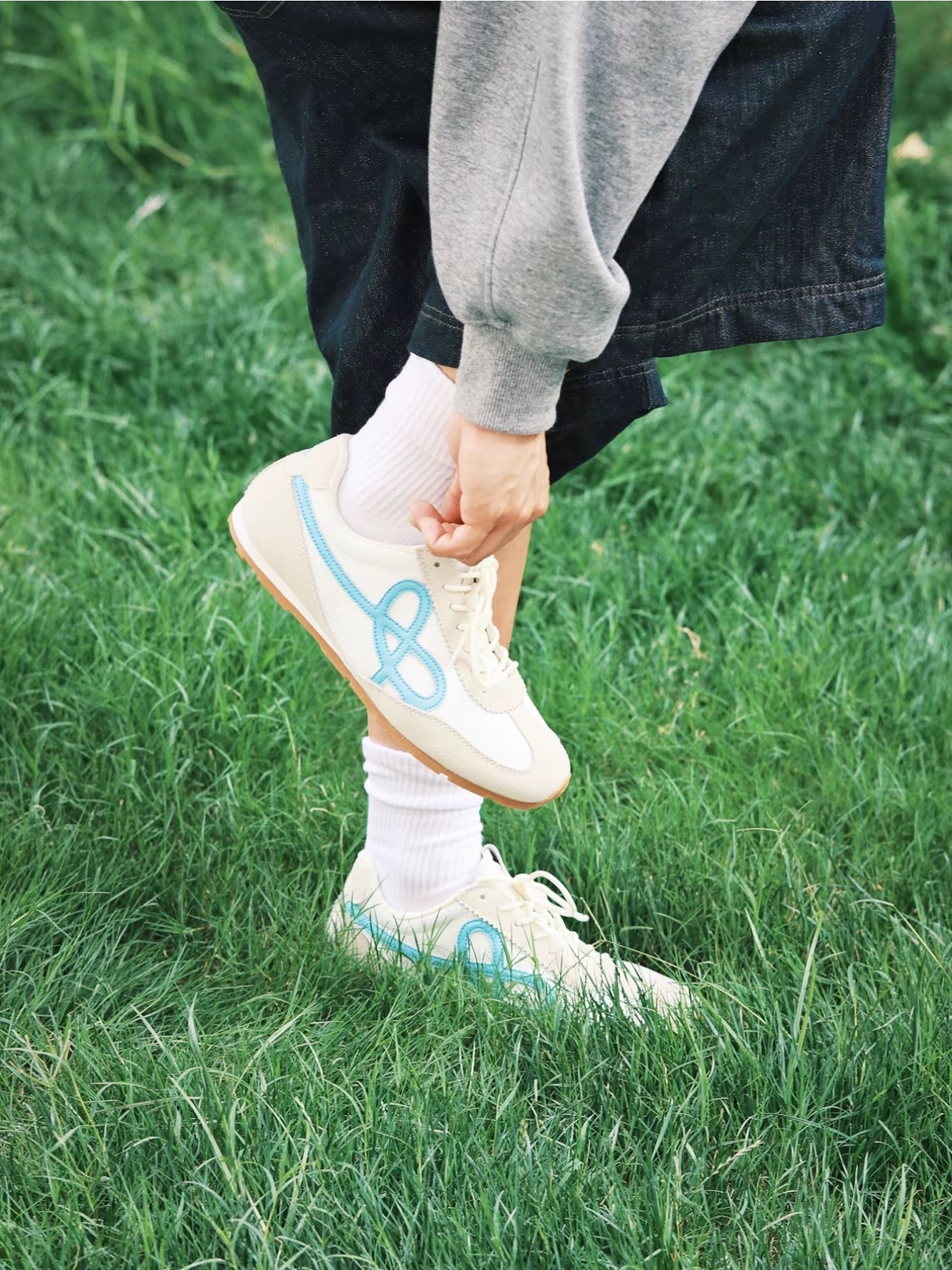 We Flower SS25 Sail Blue 法棍小花鞋米白藍休閒鞋