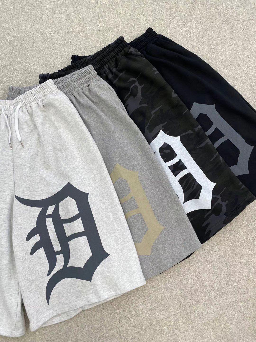 英文字圖案短褲 And More-078P