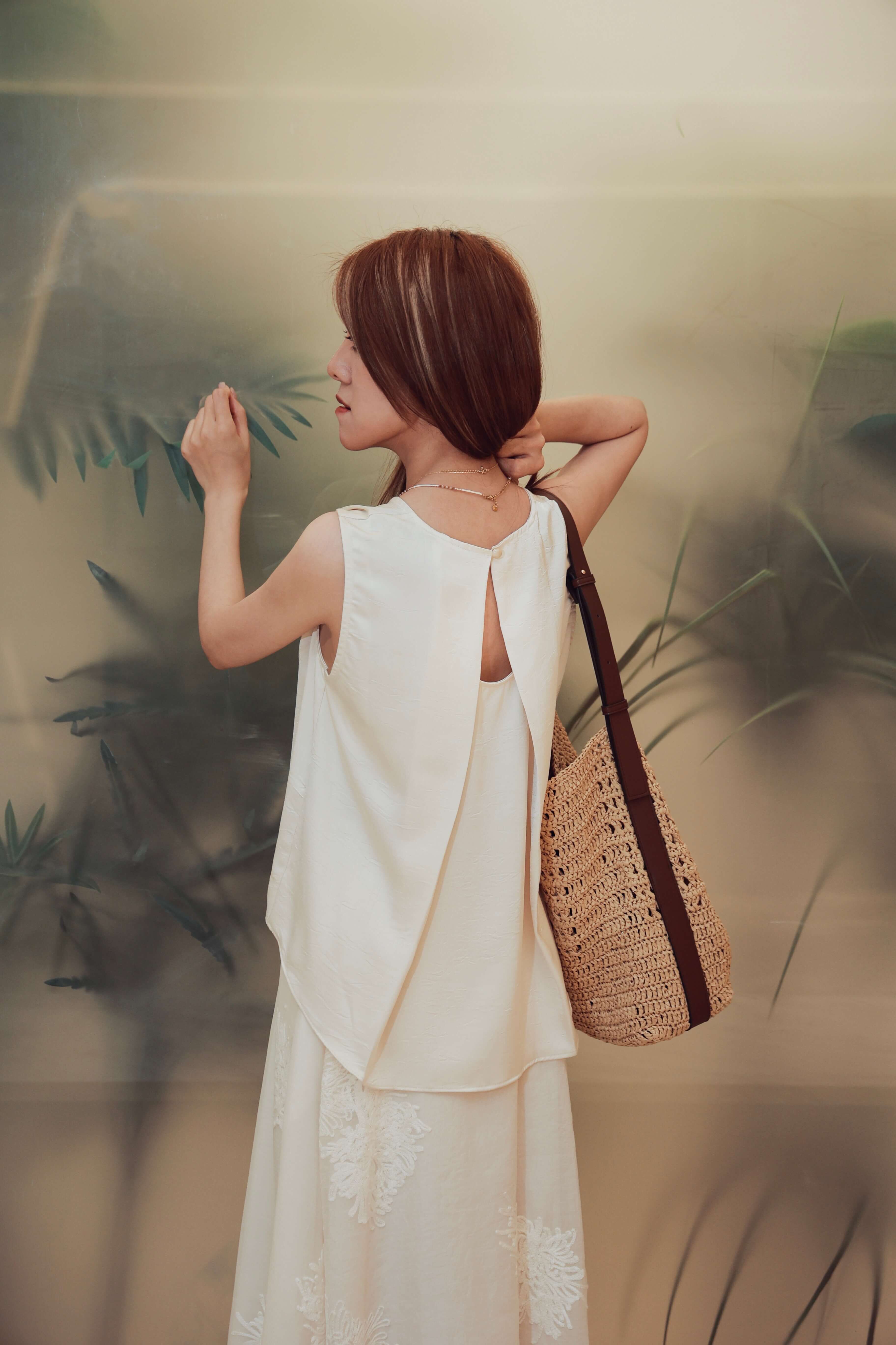 Cracked Back Pleated Sleeveless Top_TP249L22