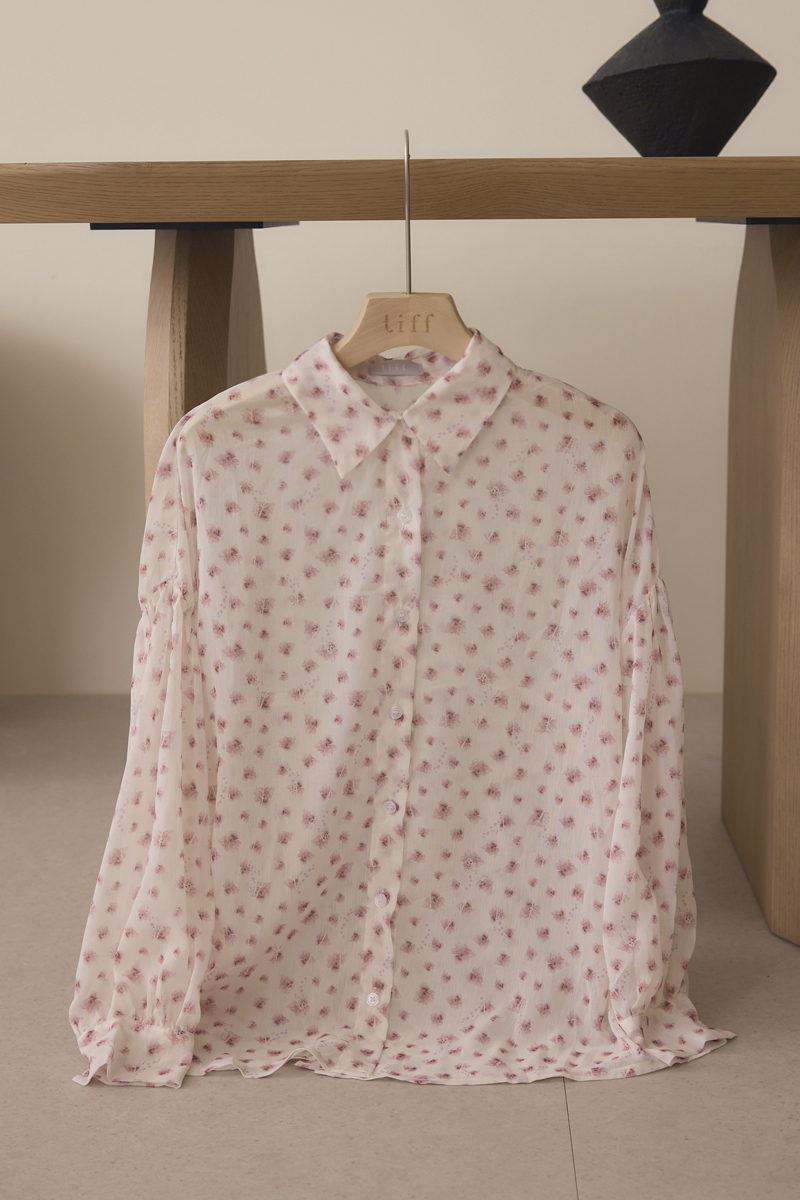 粉色碎花寬袖襯衫