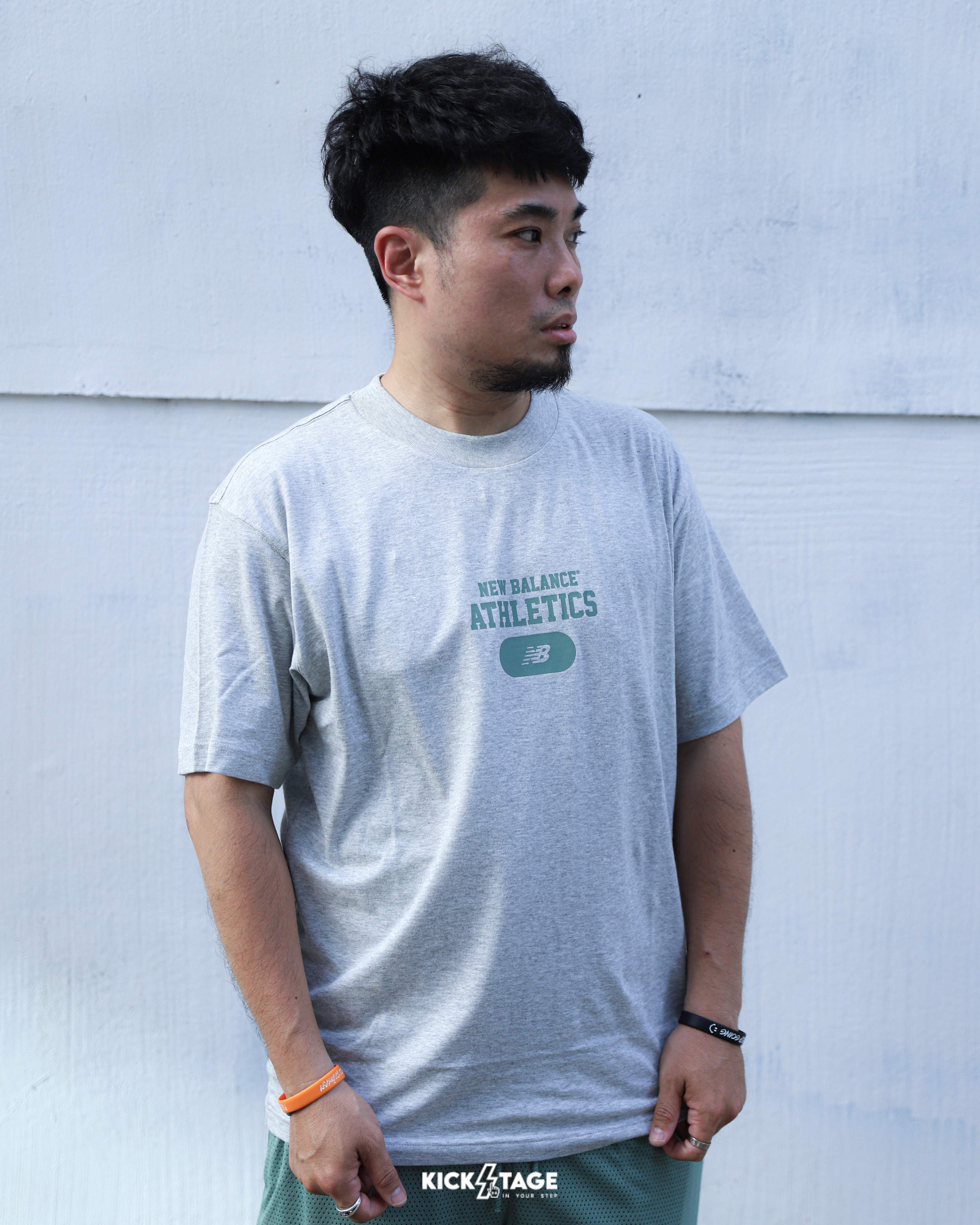 男款 NEW BALANCE HERITAGE GRAPHIC TEE 綠 灰 純棉 圓領 復古 短袖 短T【MT51527】