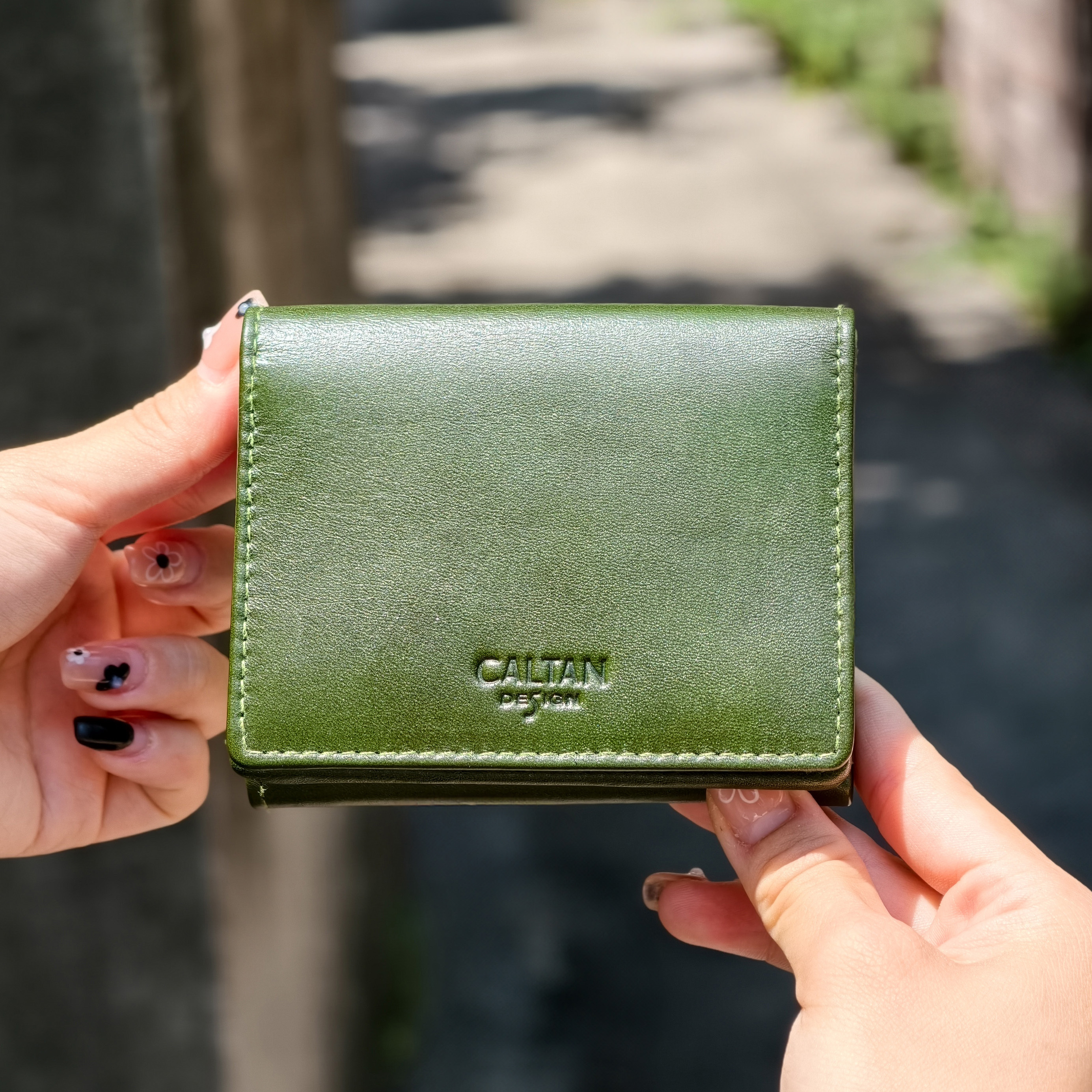 【招財母錢包💰】俐落扣式三折零錢袋中短夾-四色(075172)