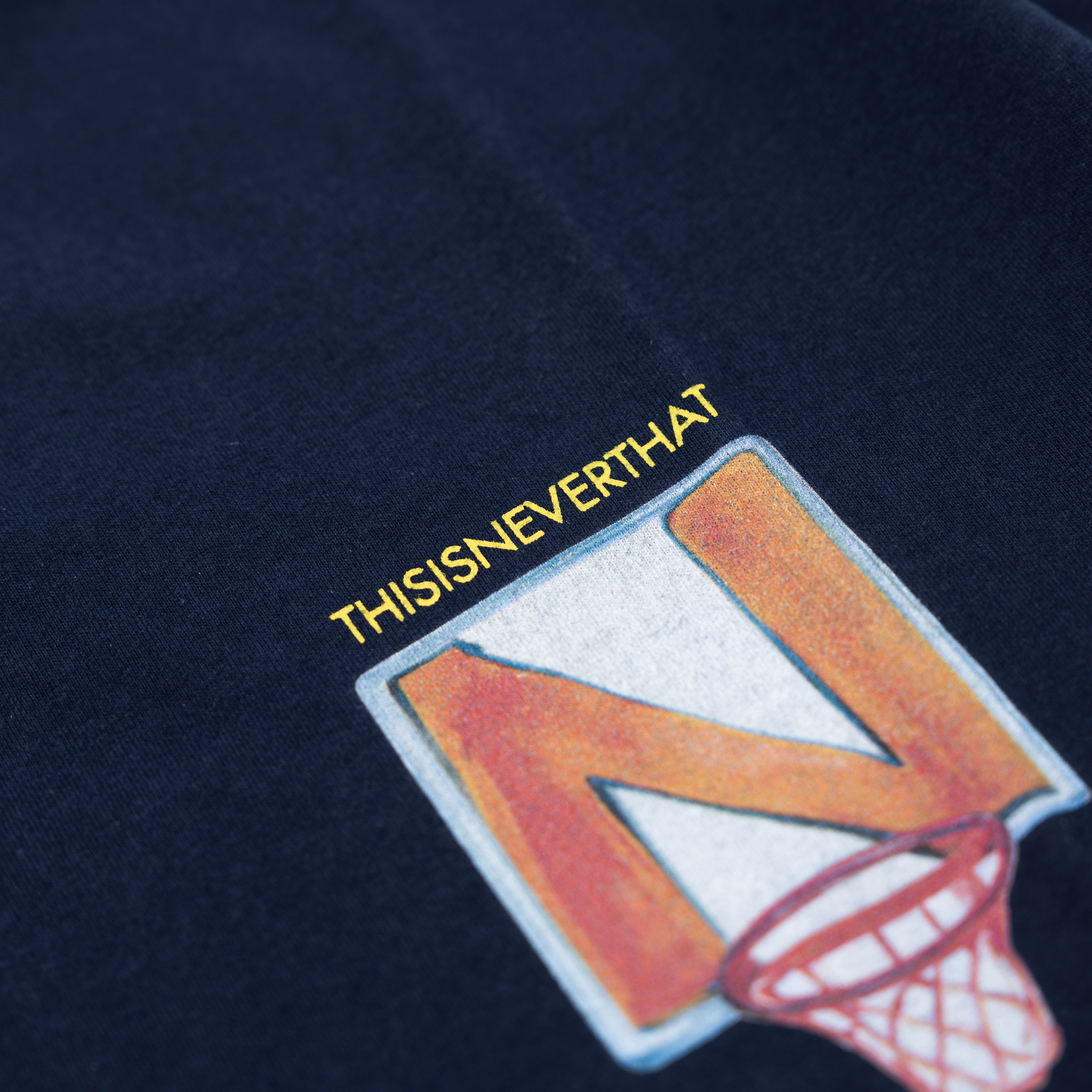 -(B2e01)-THISISNEVERTHAT N BASKETBALL HOOP TEE T.N.T 籃球框 插畫 短T 深藍/白色 -TN251TTSST03