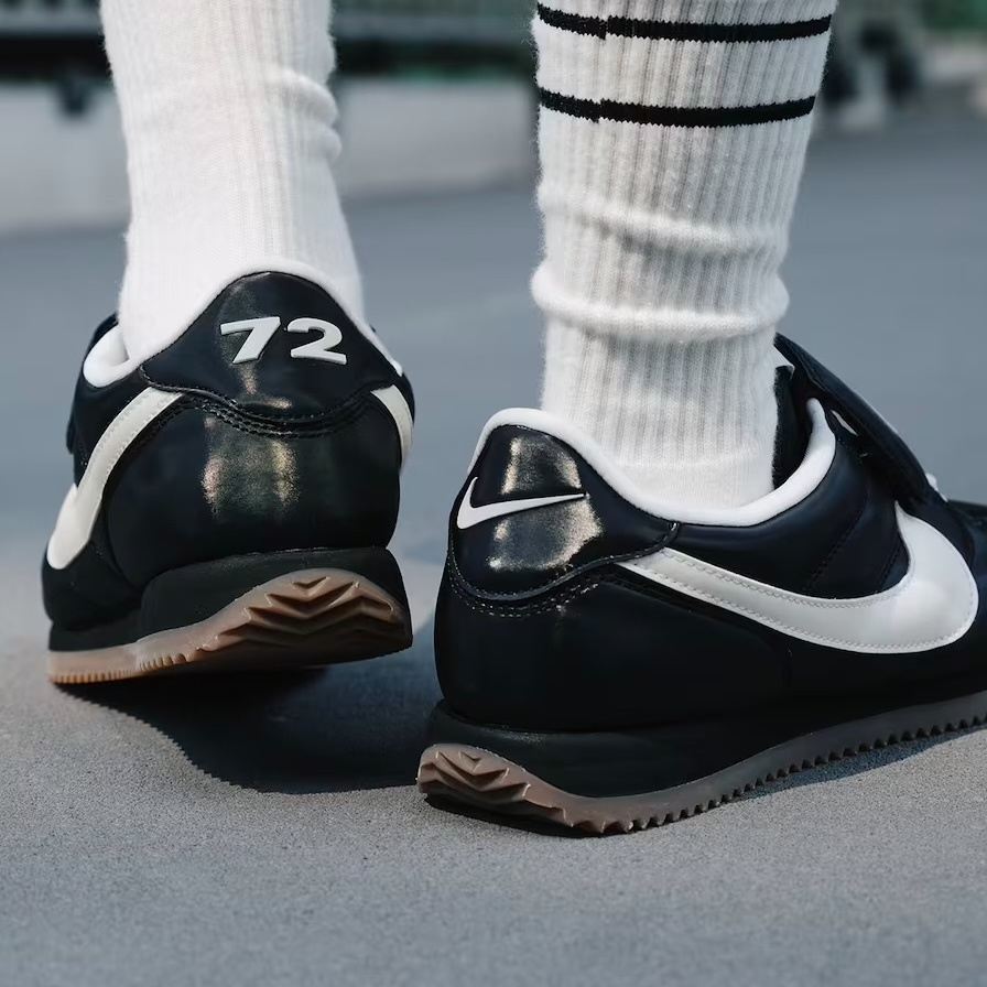 NIKE CORTEZ SE MTLC 黑白 外翻鞋舌 足球鞋 阿甘 焦糖底 復古 男女鞋 IM4843-010