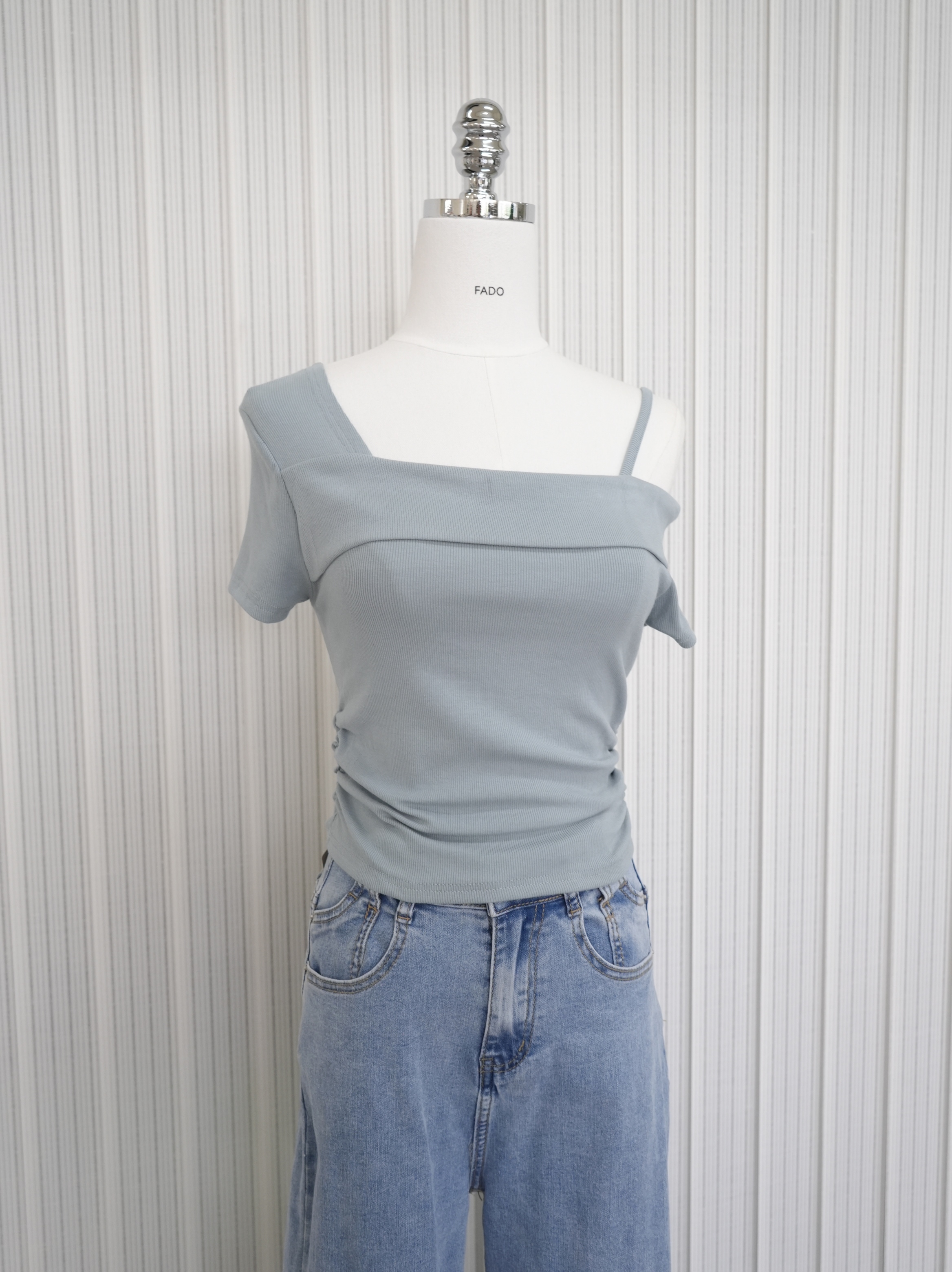 法朵Fado shop｜單吊帶露肩抓皺T 021B080