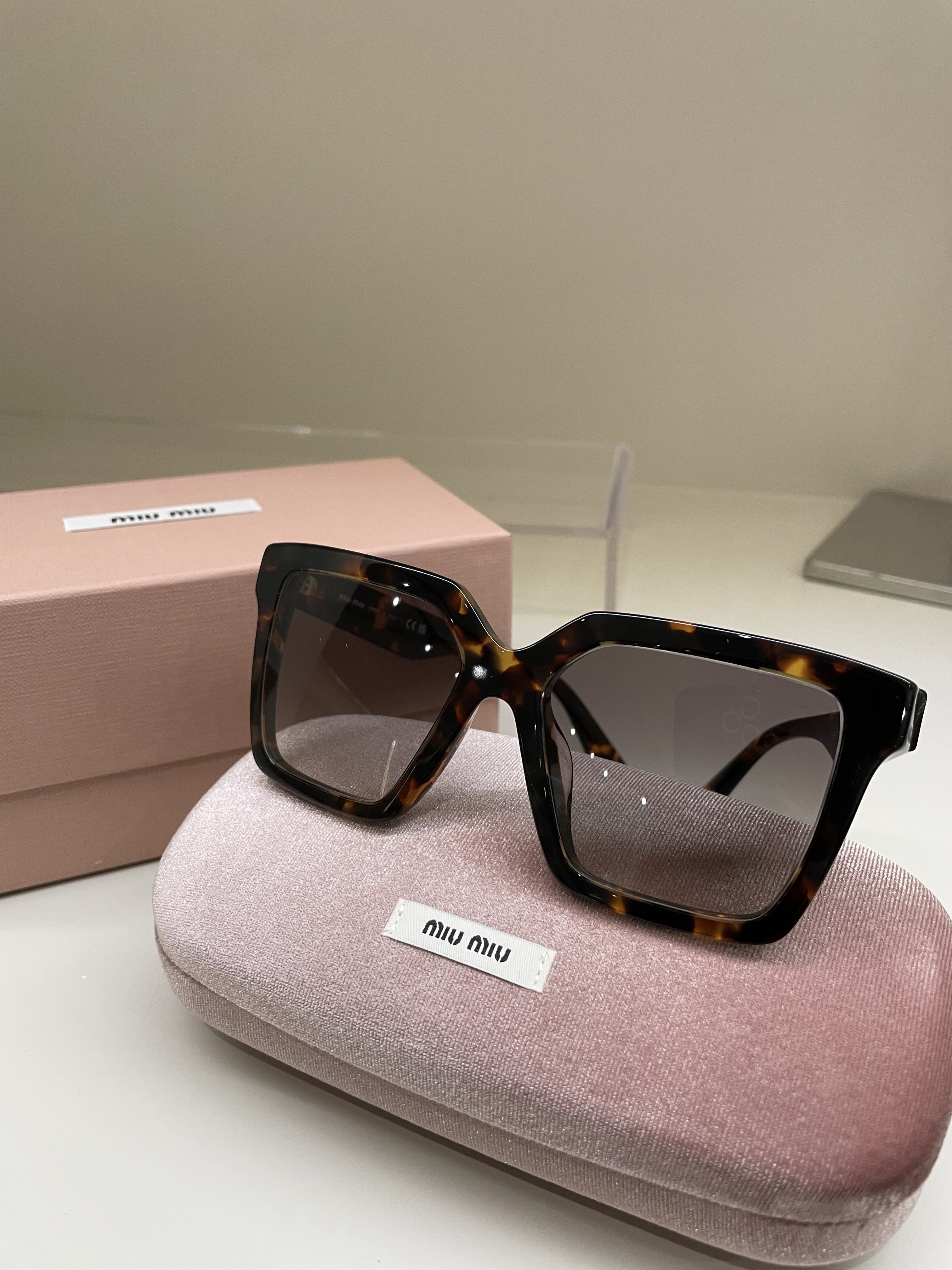 FH58 miu miu  琥珀色方框墨鏡 預購