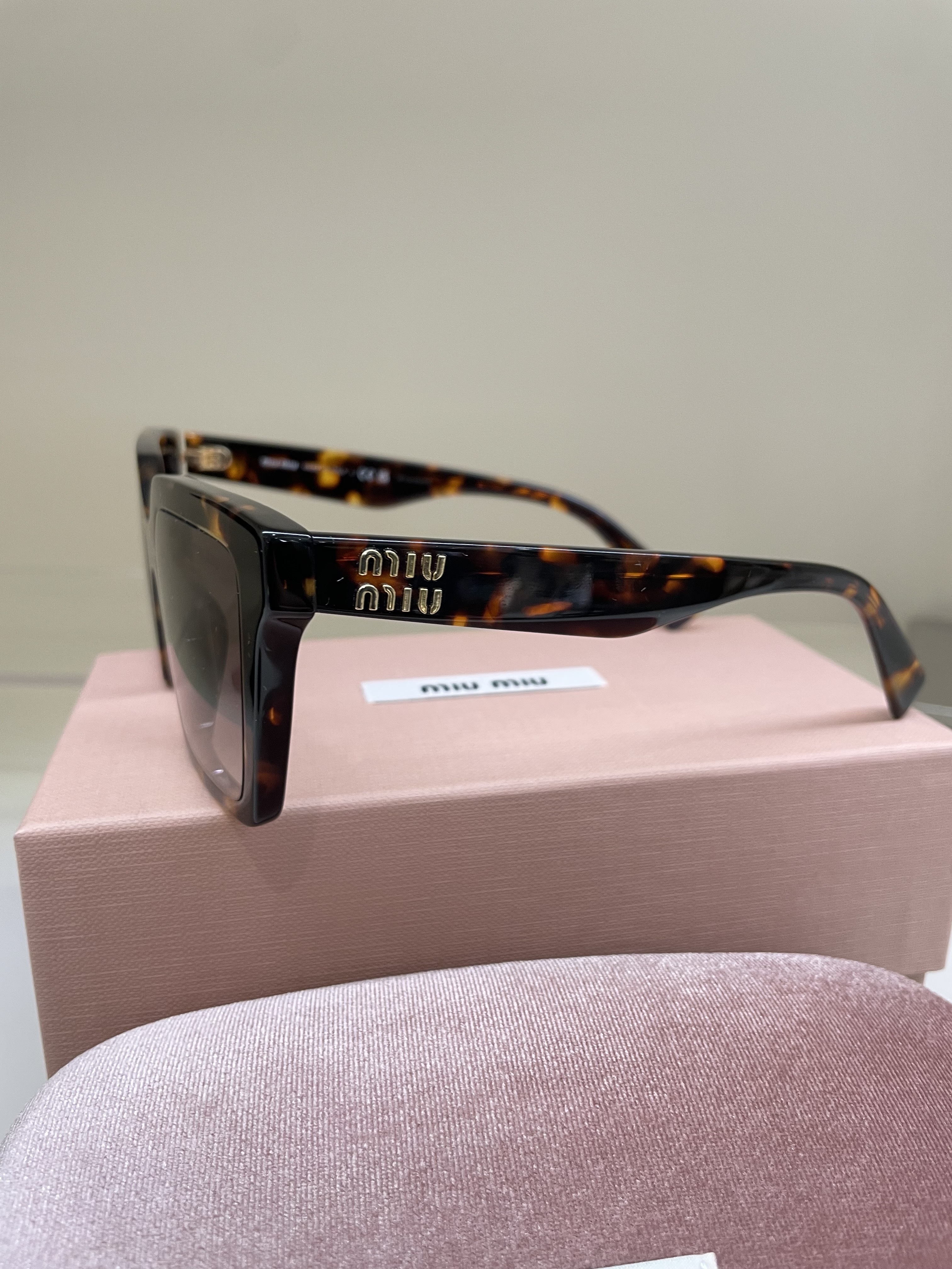 FH58 miu miu  琥珀色方框墨鏡 預購