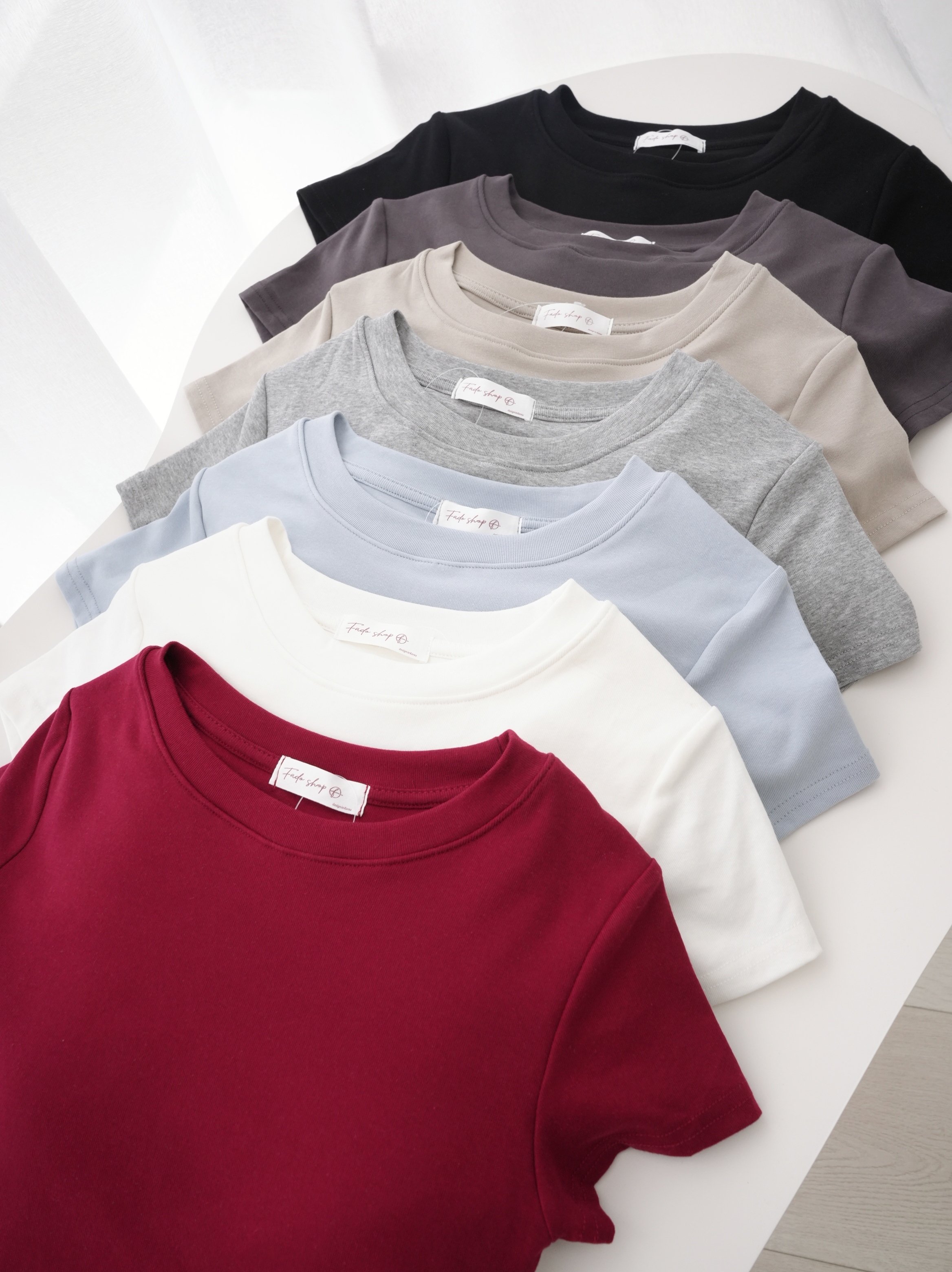 法朵Fado shop｜經典百搭素色短版上衣(有胸墊) 021B081