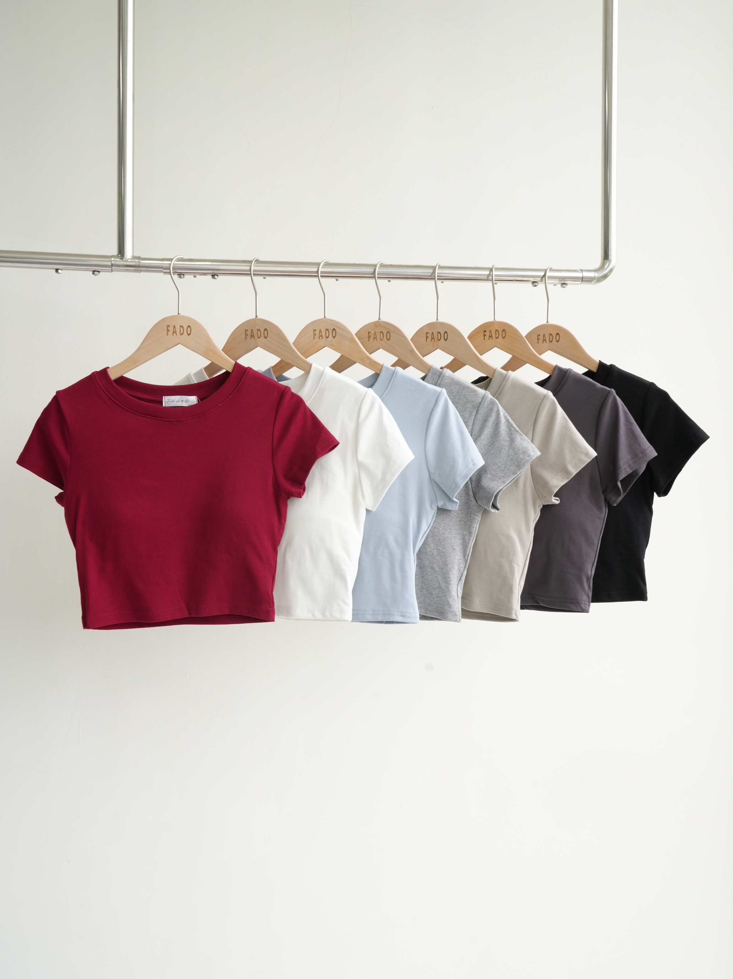 法朵Fado shop｜經典百搭素色短版上衣(有胸墊) 021B081