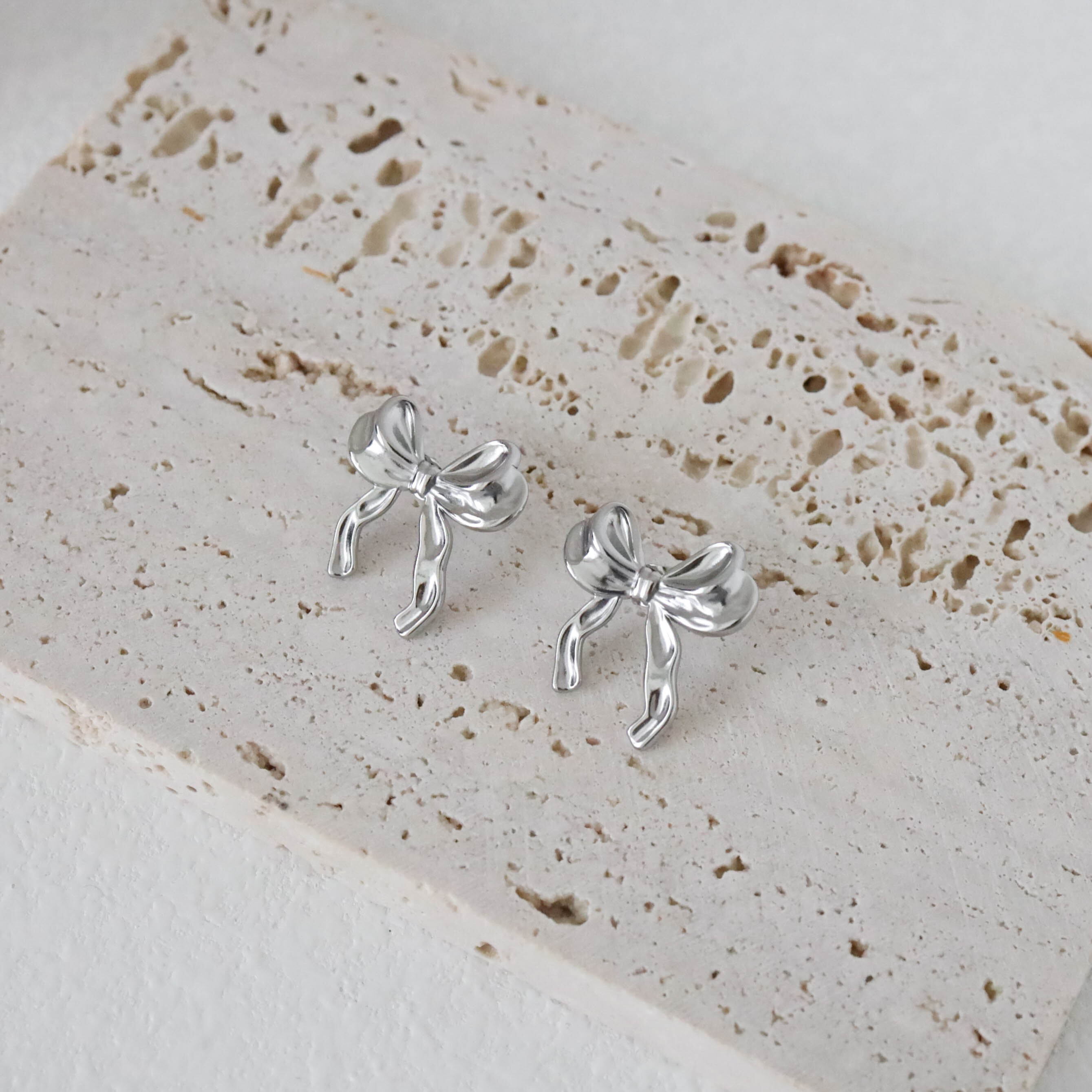 不怕水緞帶蝴蝶結耳針式耳環