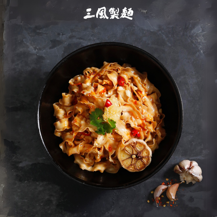 辣麵 (香蒜黃金椒波浪寬麵)