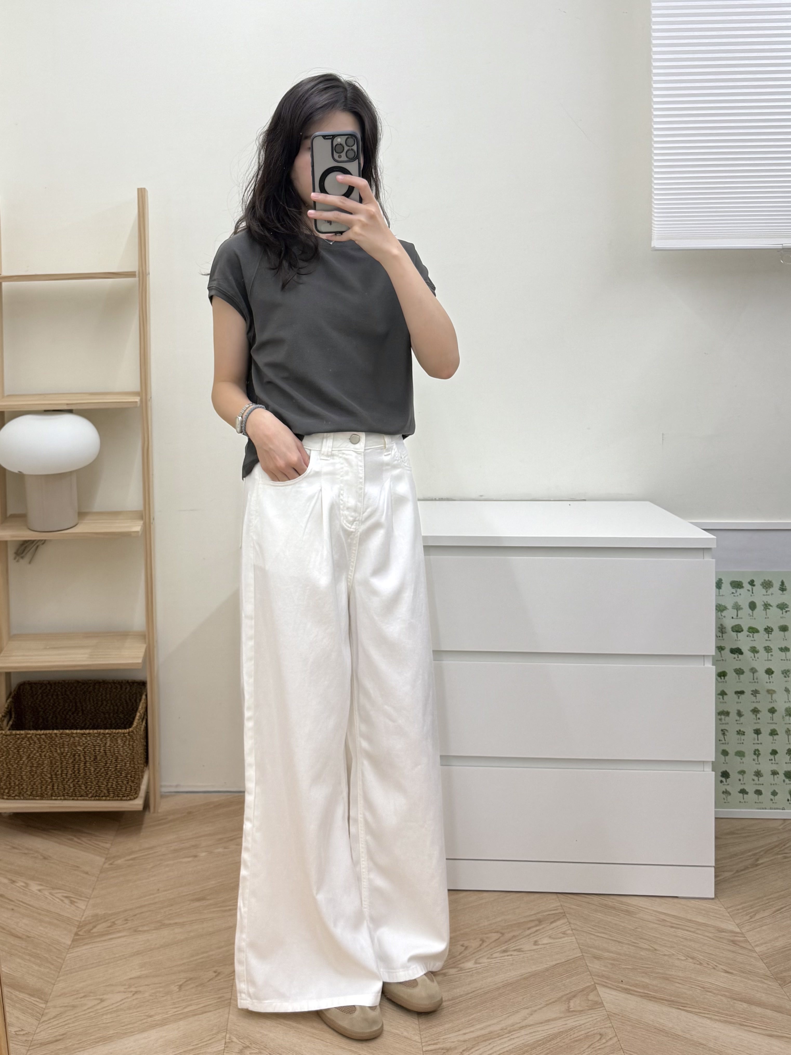 夏天的寬直筒薄款牛仔褲*2色