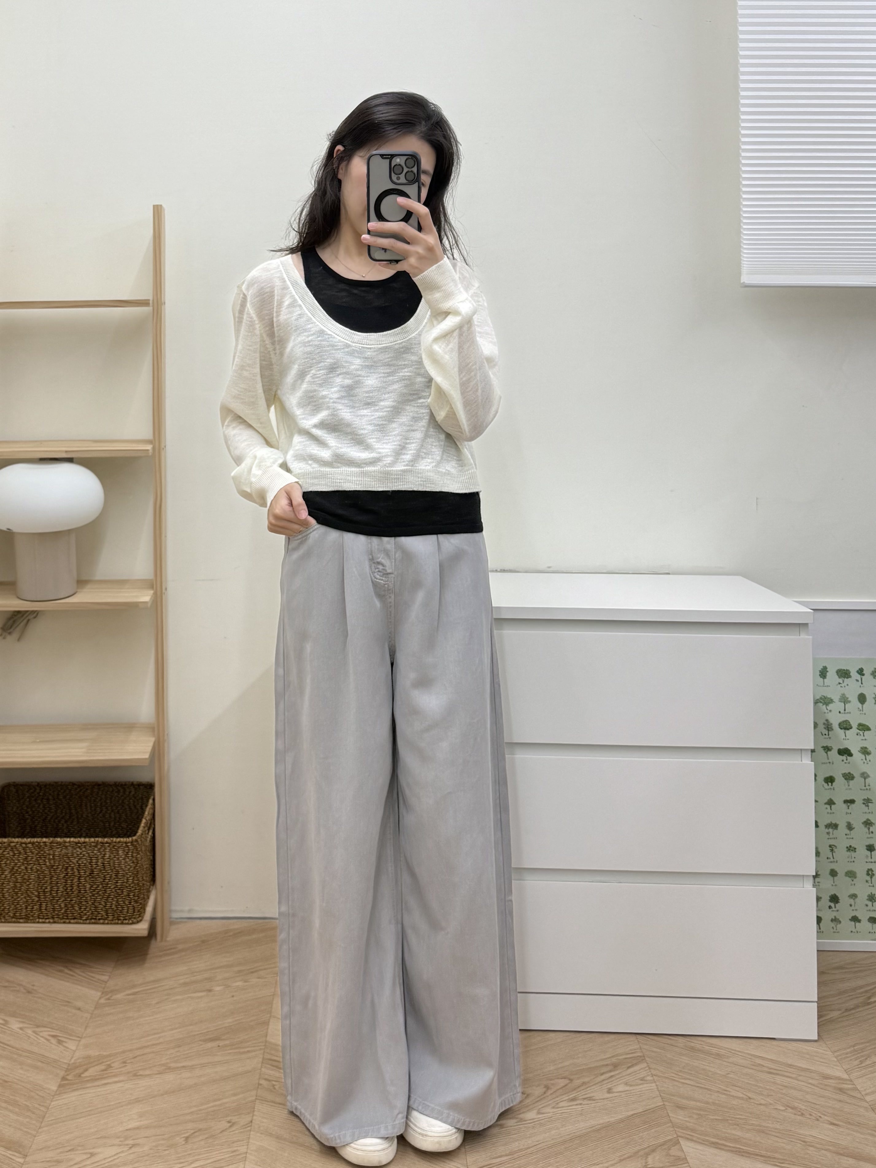 夏天的寬直筒薄款牛仔褲