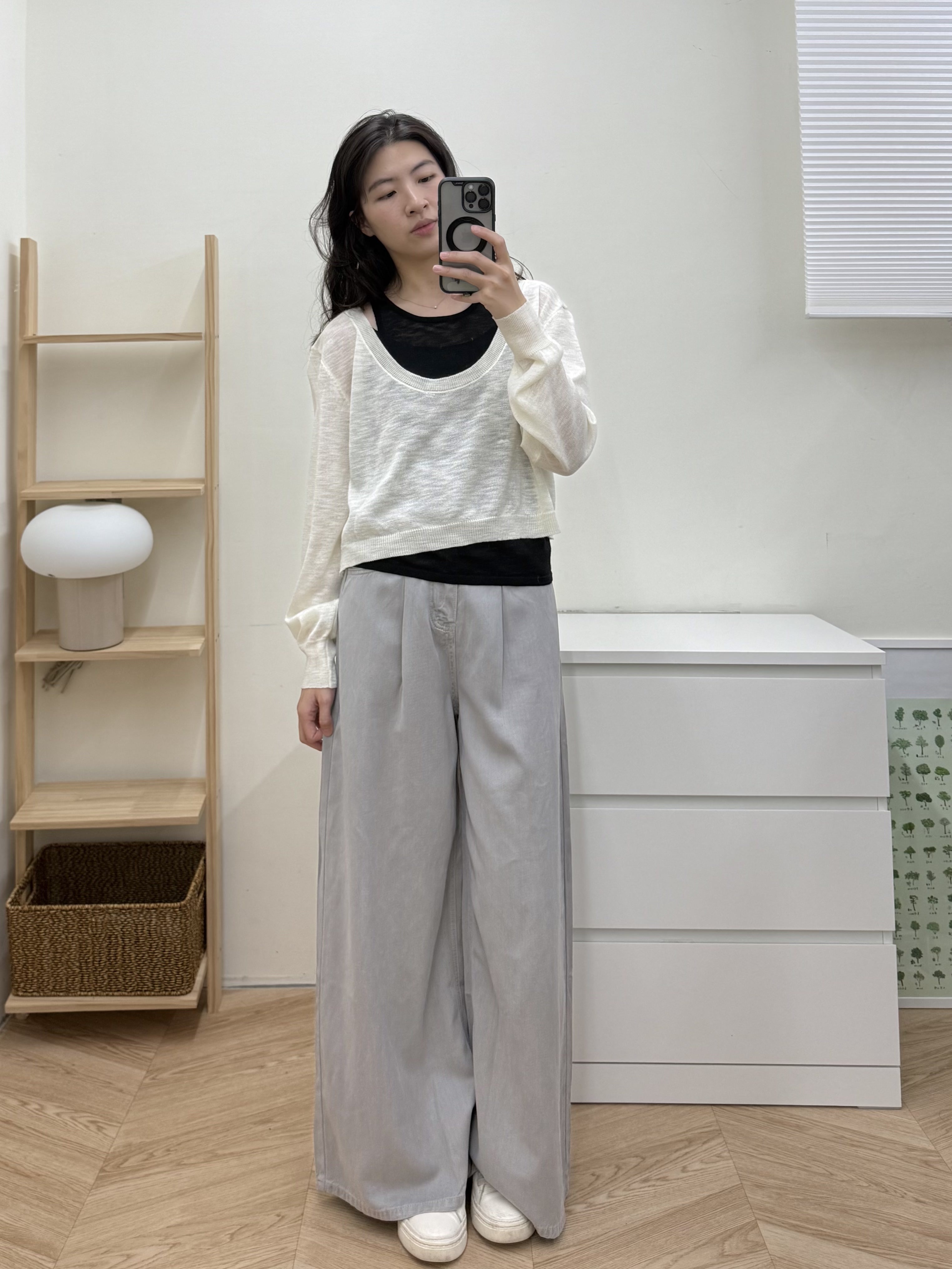 夏天的寬直筒薄款牛仔褲