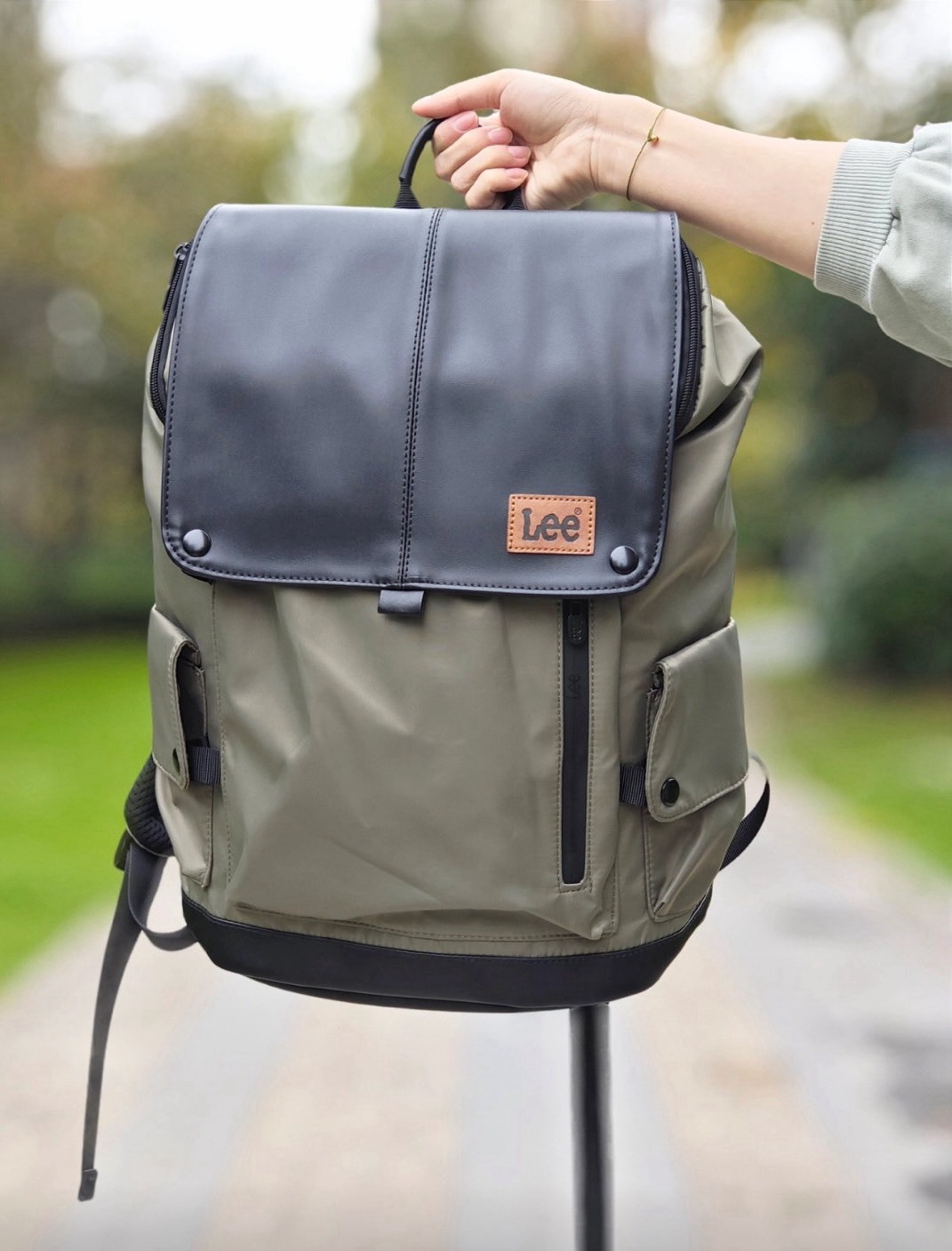 LEE 大容量防水雙肩包