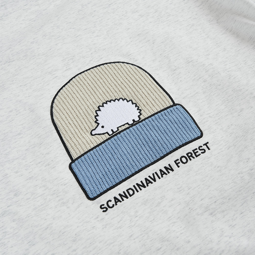 北歐小刺蝟,SCANDINAVIAN FOREST,T恤,短T,柔滑奶油棉T,精梳棉T,棉T,印花T恤,潮流短T,日系插畫T,中性T恤,親膚棉T,夏季T恤,滑順,細緻,扎實,柔軟,不悶熱,親膚,細膩,不易起皺,親膚扎實,柔軟,不悶熱