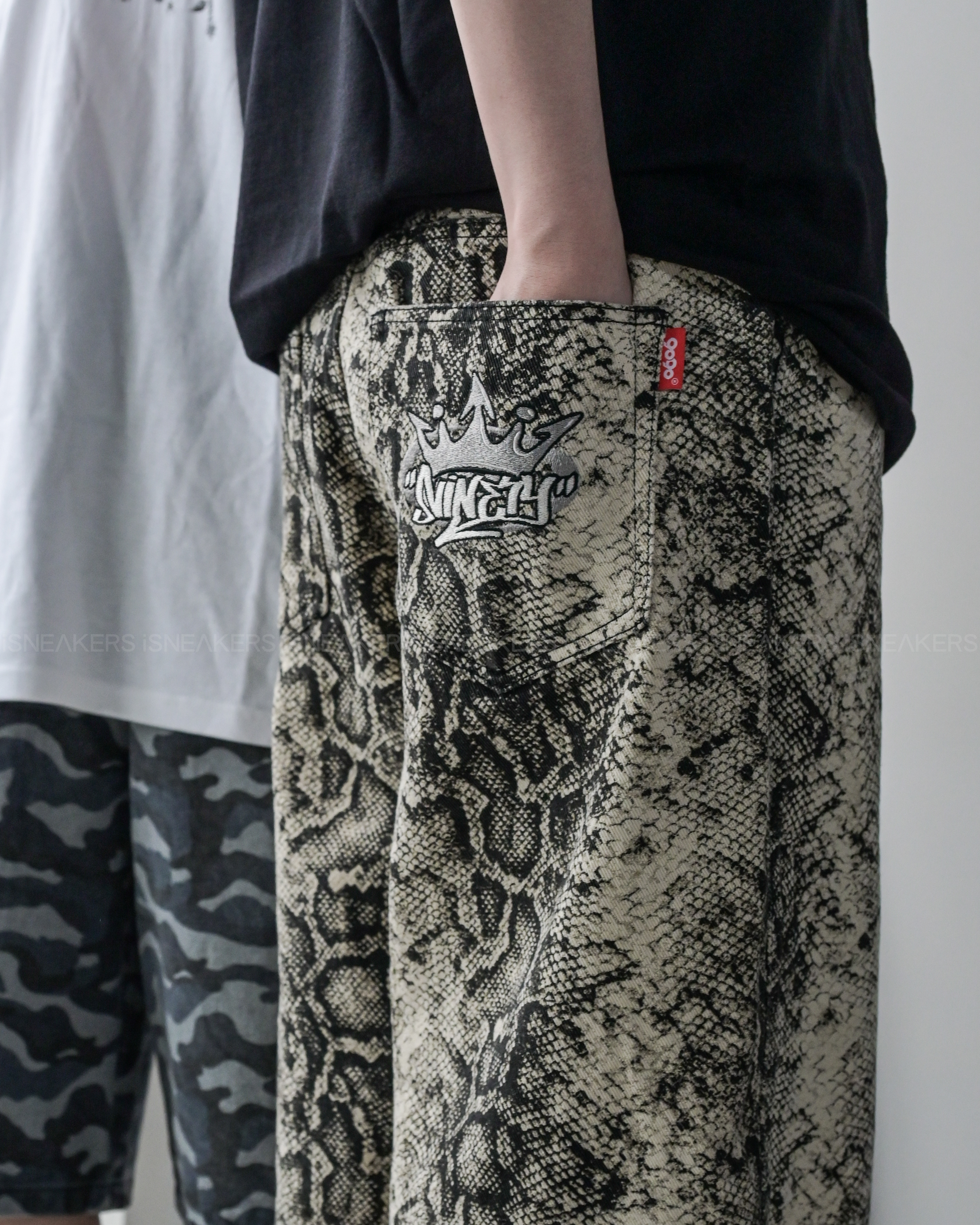 iSNEAKERS｜9090 國王徽標 Assort Buggy Jorts