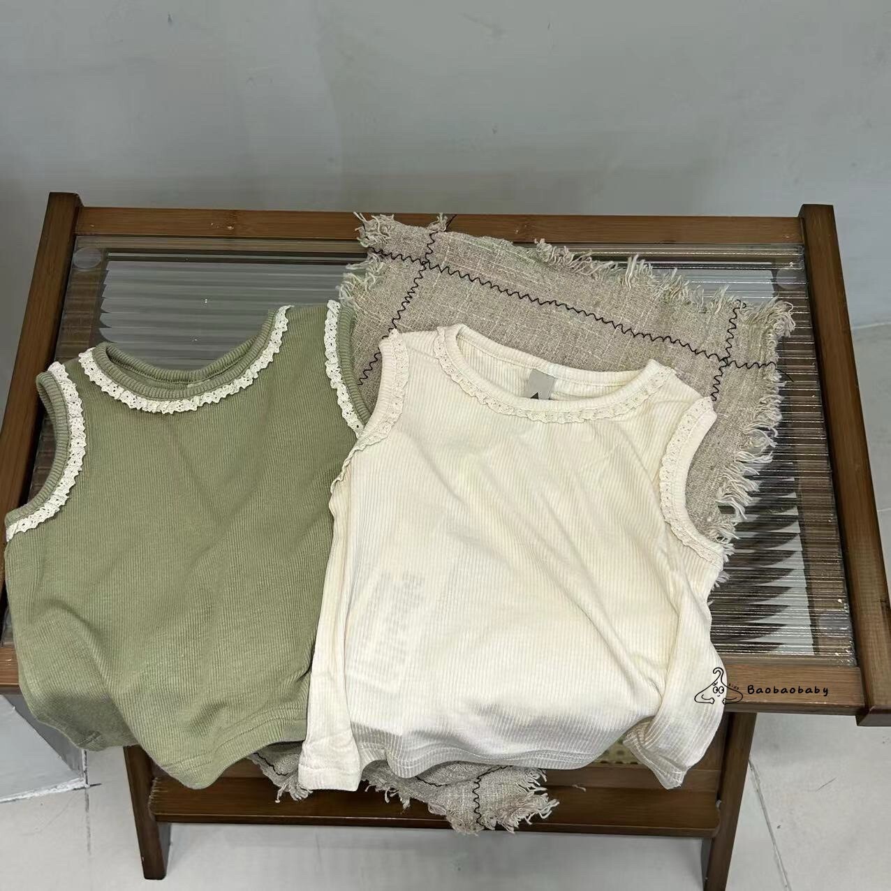 素色坑條蕾絲背心