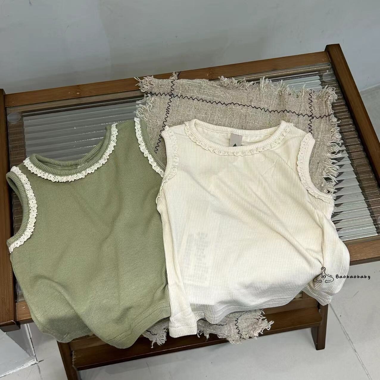 素色坑條蕾絲背心