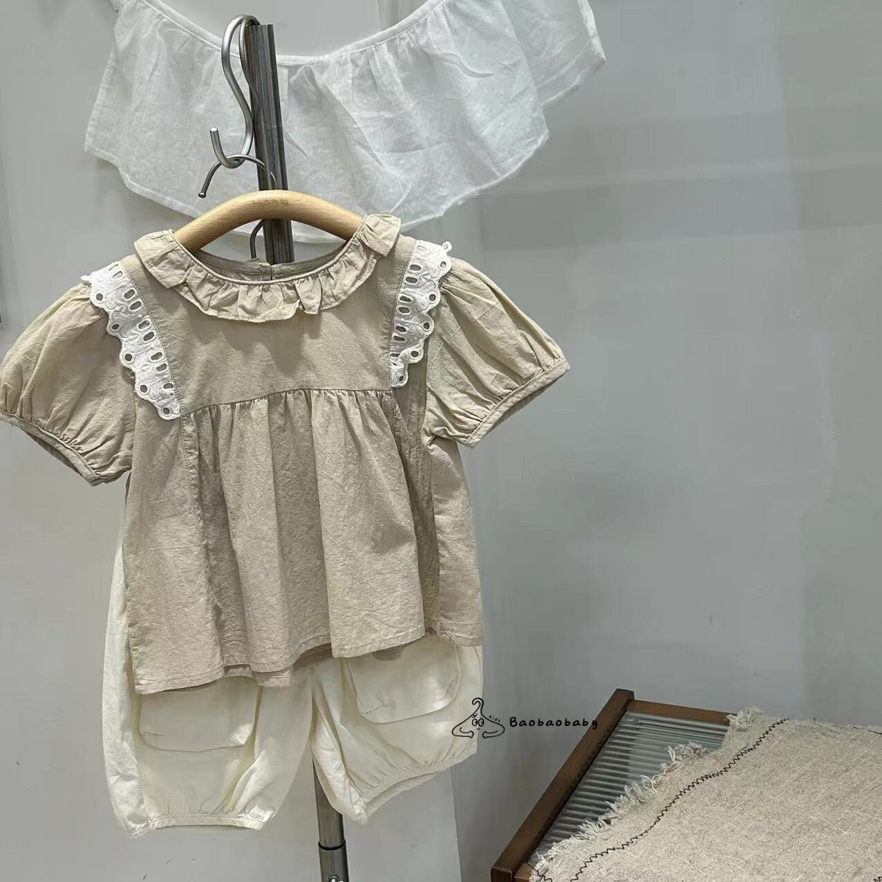 奶茶蕾絲娃娃上衣