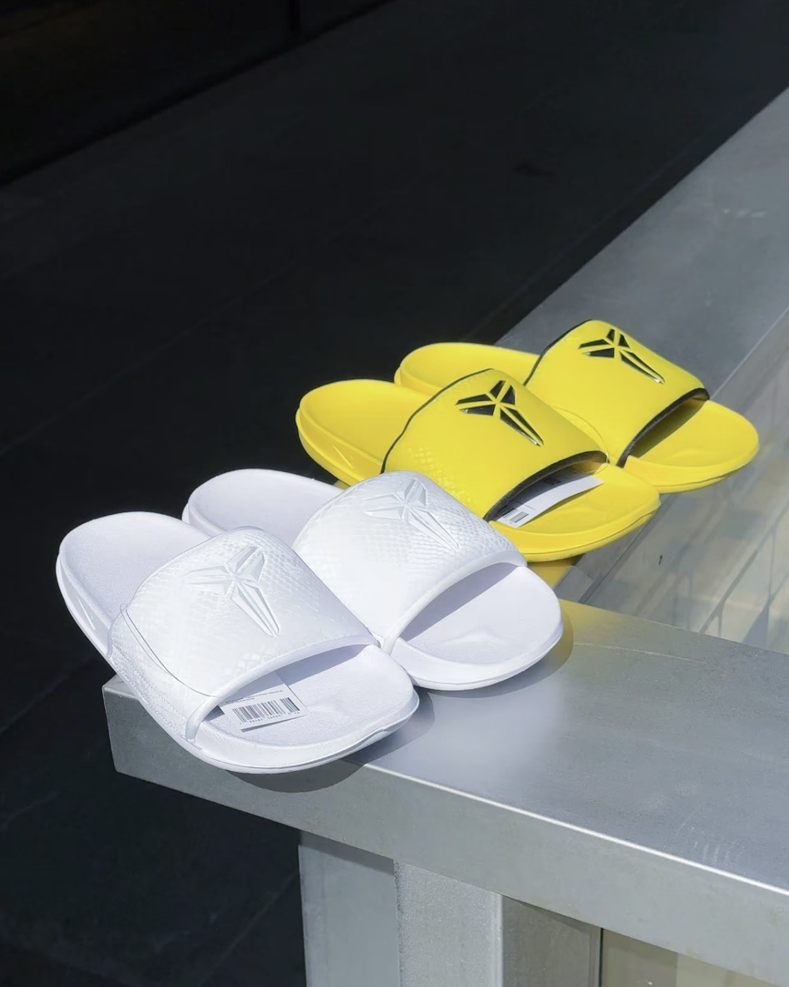 Nike Kobe Offcourt Slide 蛇皮紋理 拖鞋 全白 IF2870-100 黃黑 IF2870-700