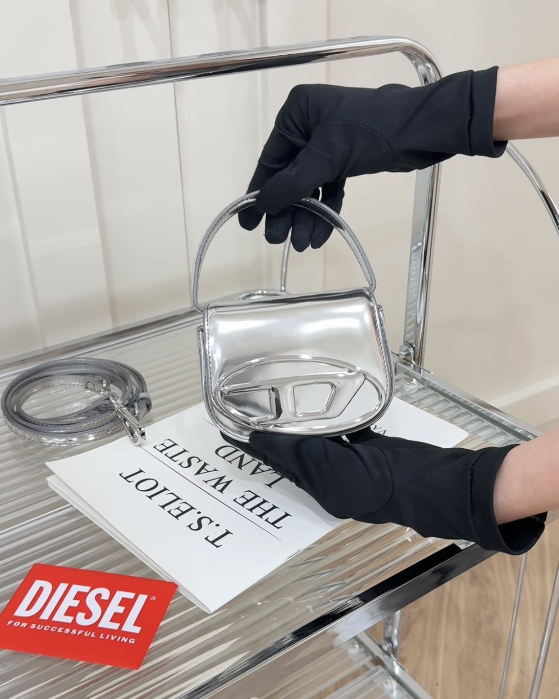 DIESEL｜1DR 迷你叮噹包 銀色