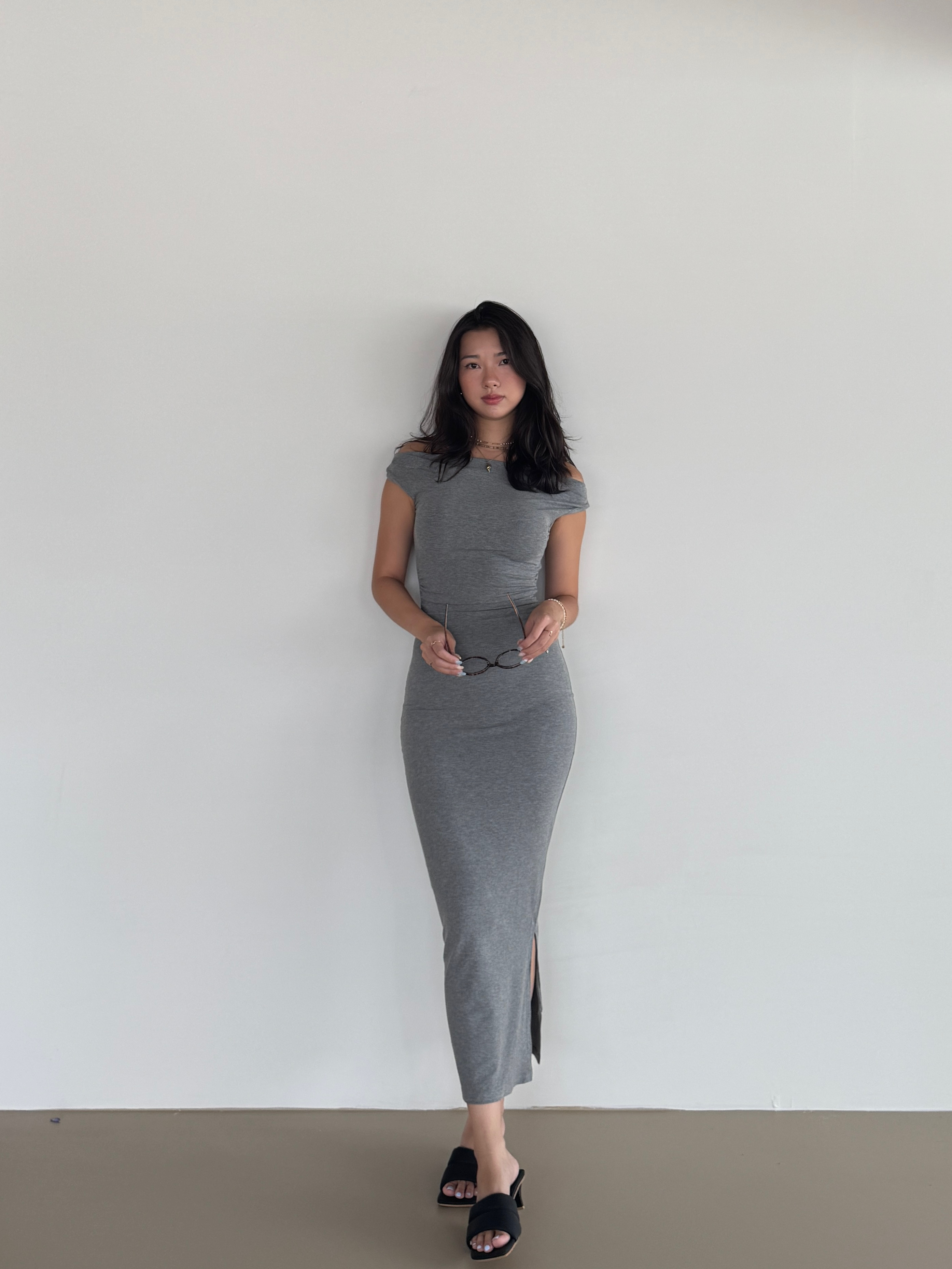 簡約高質感🤍一字領褶皺包臀洋裝(2色)