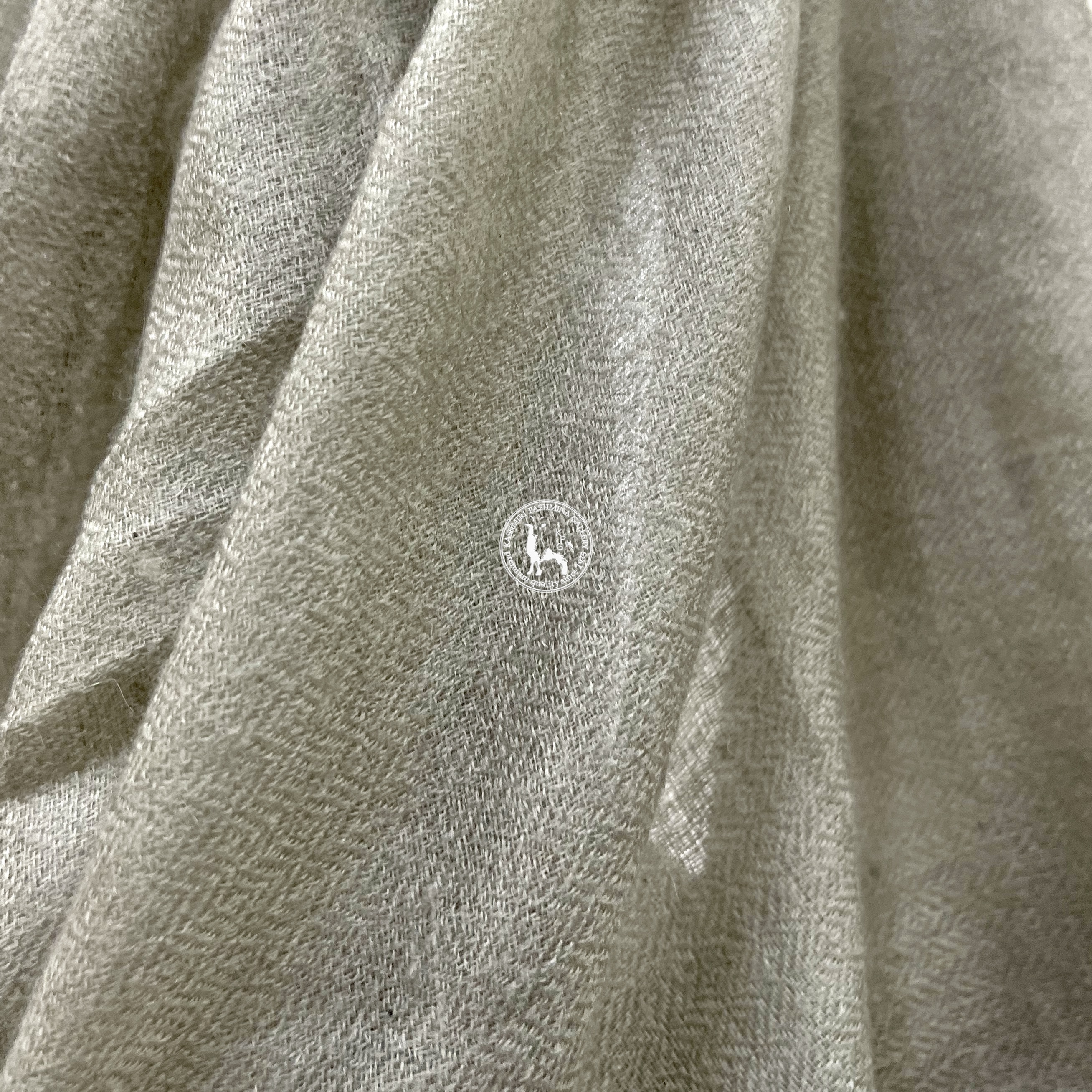 灰綠色喀什米爾手工編織頸部羊絨披肩圍巾