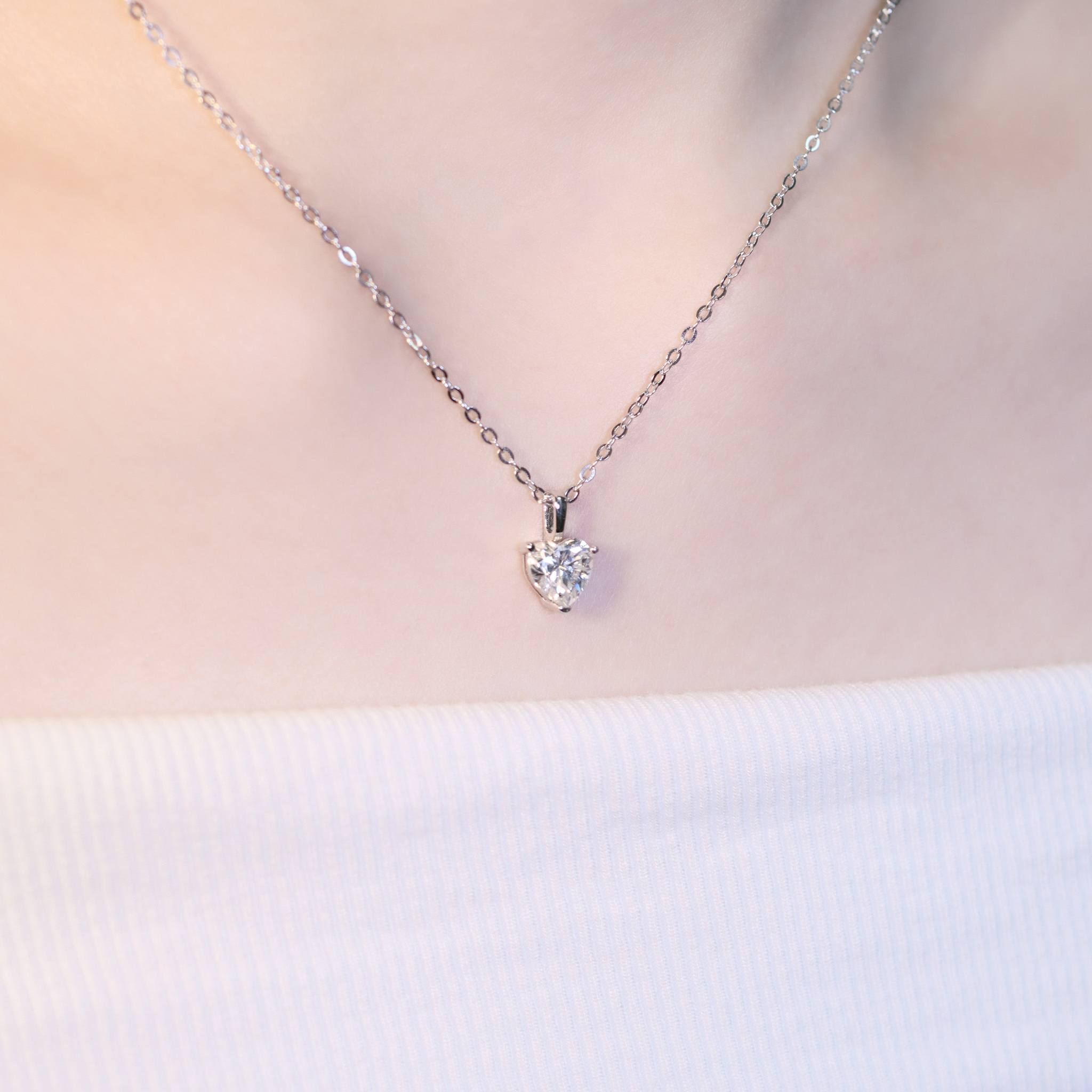 | 925純銀・厚鍍白金・莫桑石 | 鑽光小愛意項鍊 | NE1401 |