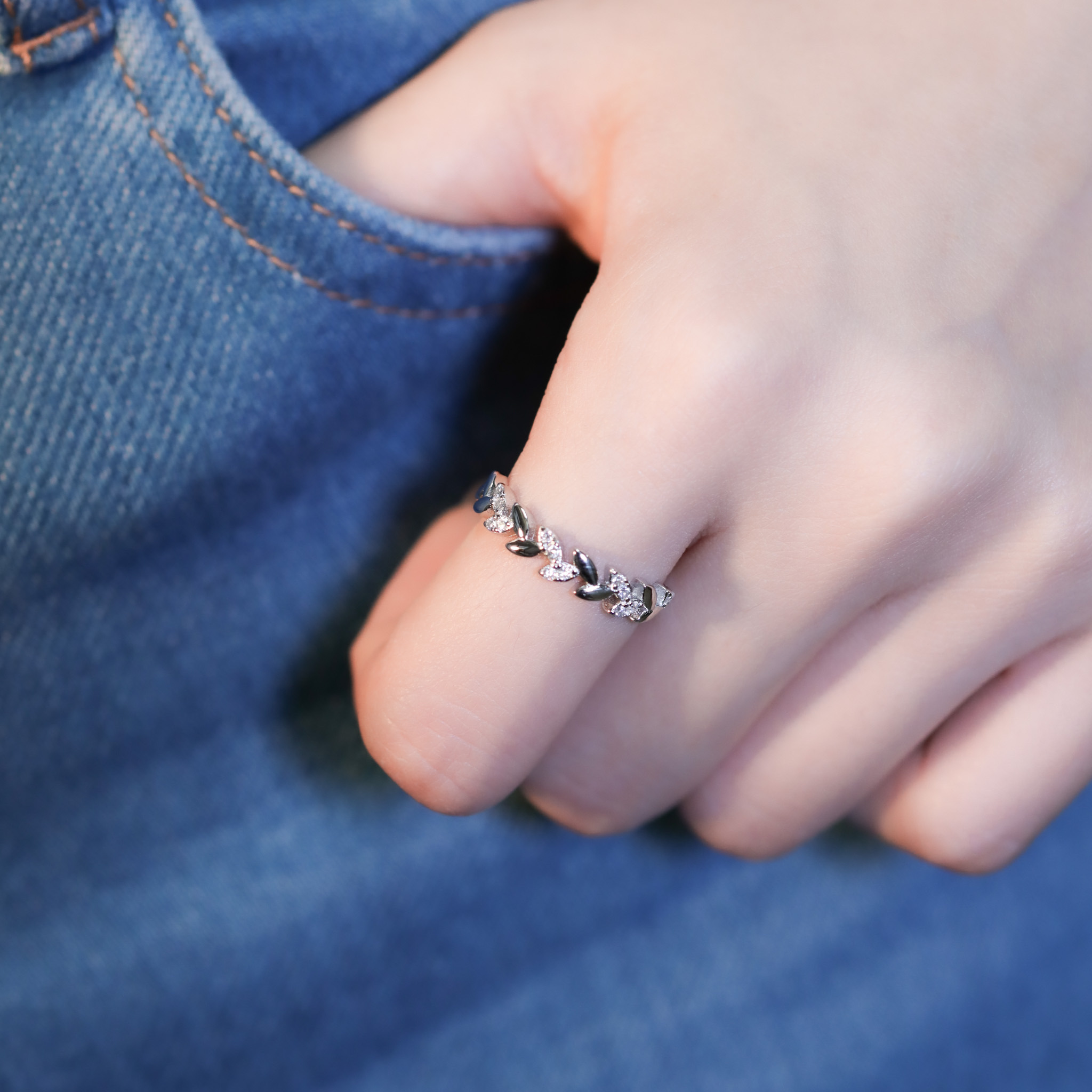 | 925純銀・厚鍍白金・莫桑石 | 幸福步履不停戒指  | RI0880 |