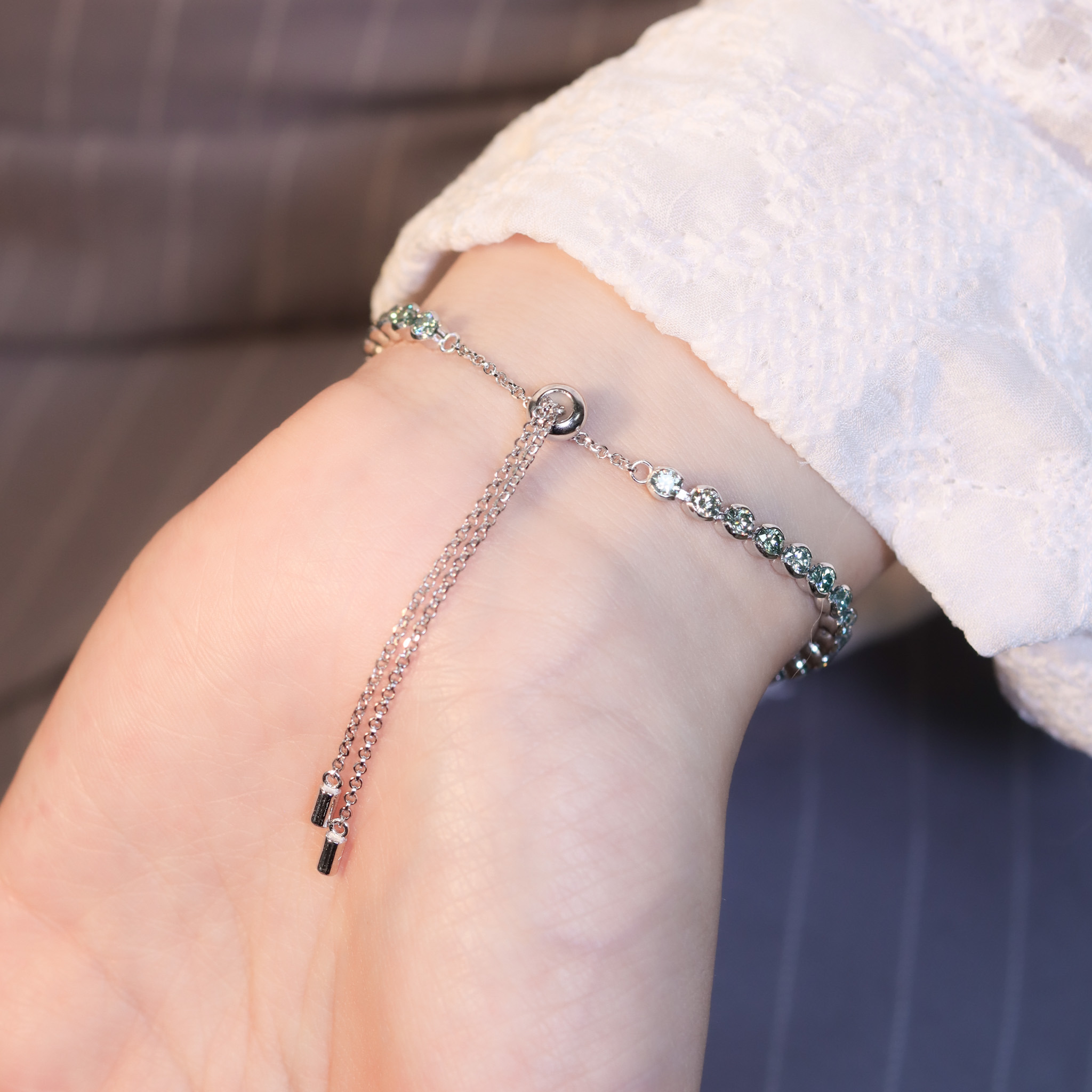 | 925純銀・ 厚鍍白金 ・莫桑石 | 鑽光薄綠漫境手鏈 | BR1342 |