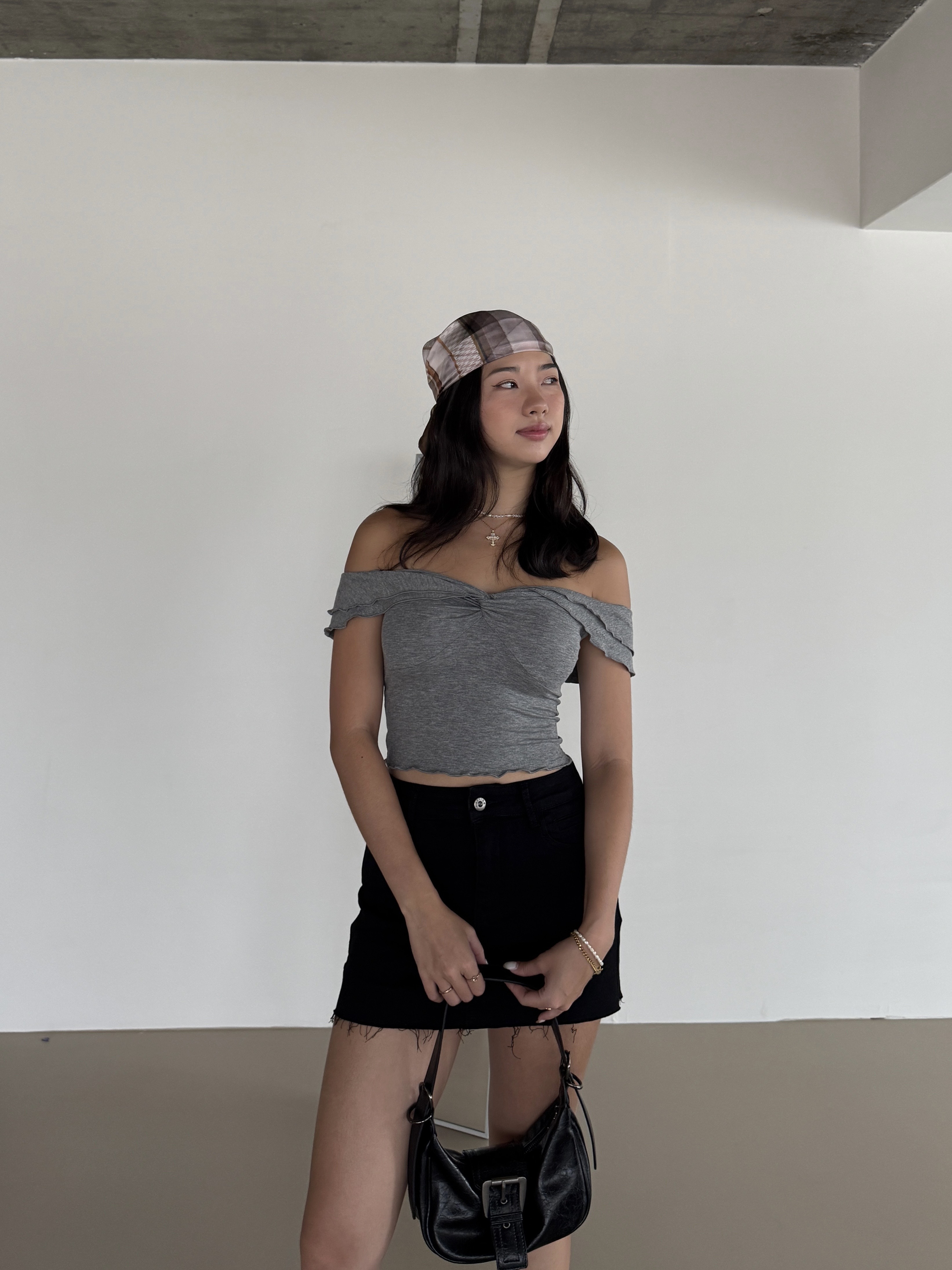 木耳邊一字領上衣(2色)