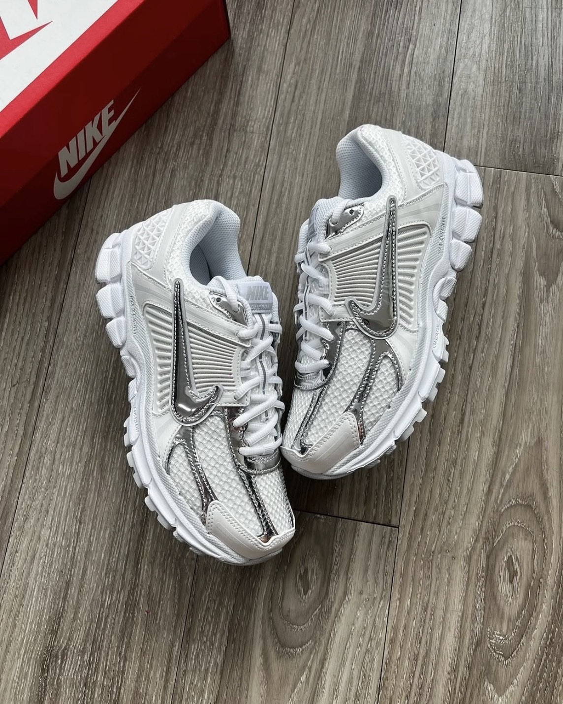 <現貨供應!!>Nike Zoom Vomero 5 "Chrome Toe"復古 老爹鞋 女款 仙女白銀