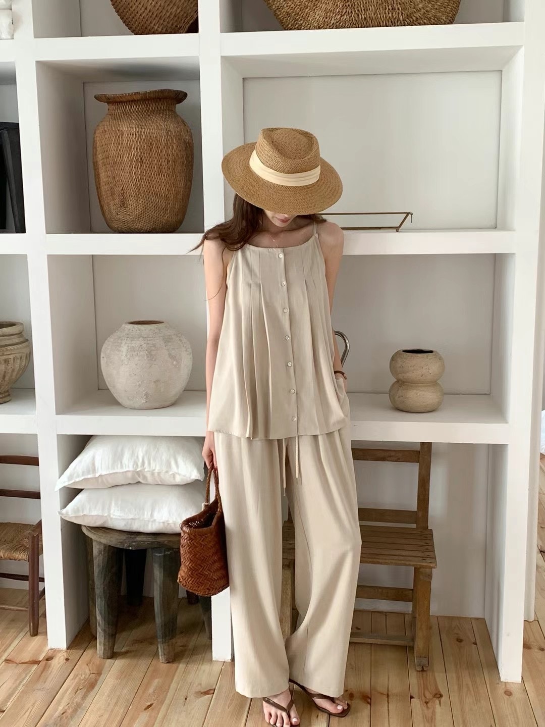 UK23抓褶設計排釦細肩背心(現貨)