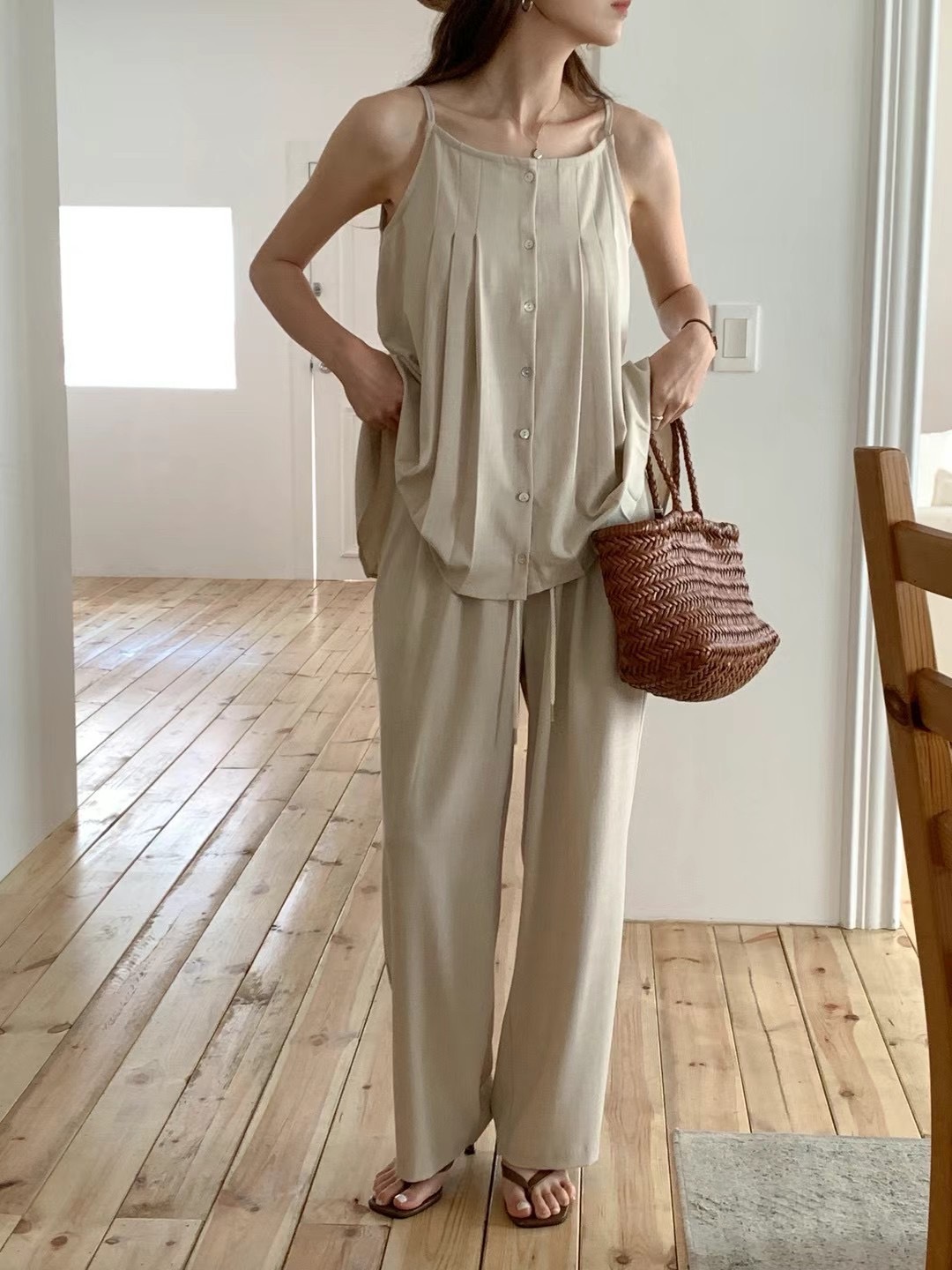 UK23抓褶設計排釦細肩背心(現貨)