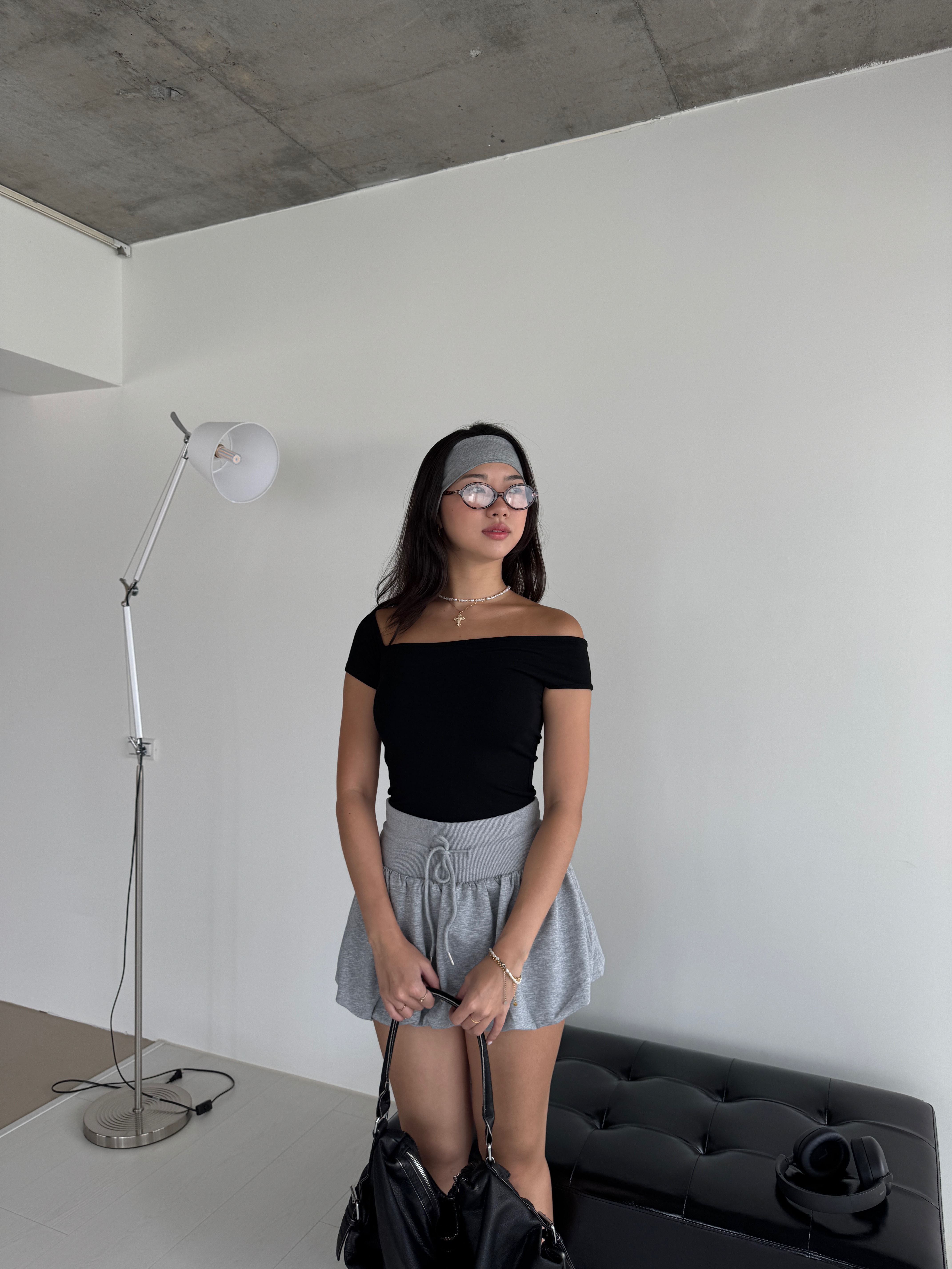 設計感💿斜肩露背上衣(2色)